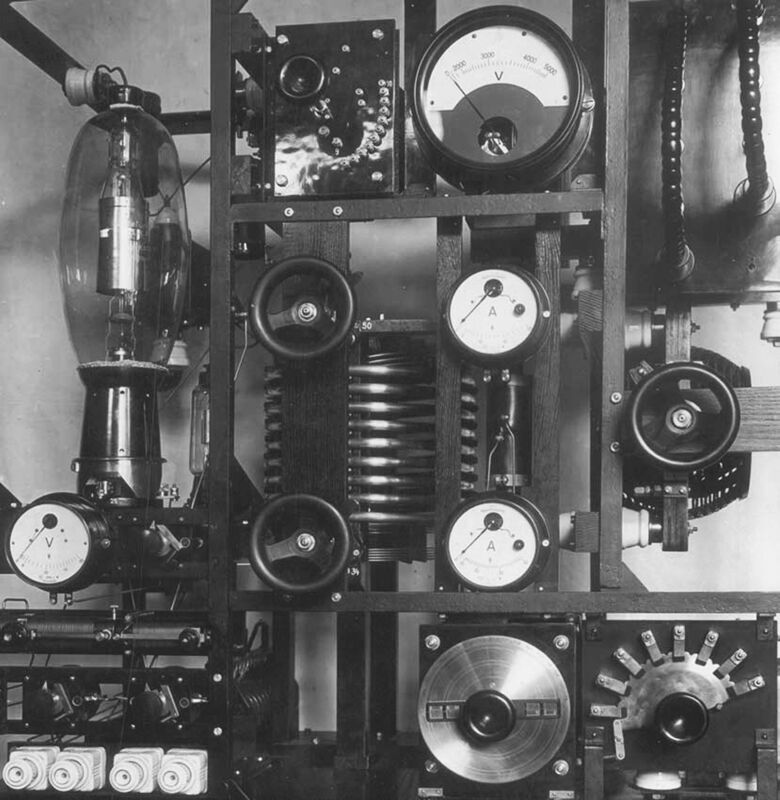 Prvi odašiljač Radio Zagreba 1926.jpg
