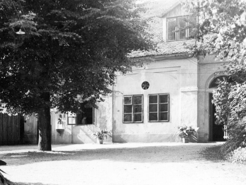 Prva zgrada Radio Zagreba 1926.jpg