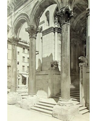 Split, Dioklecijanova palača, Peristil