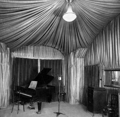 Prvi radijski studio 1926.jpg