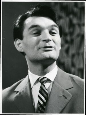 Ivo Robić pjeva