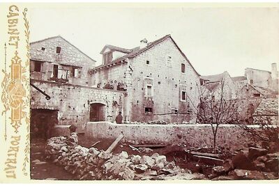 Stari Grad, Ljetnikovac Hanibala Lucića