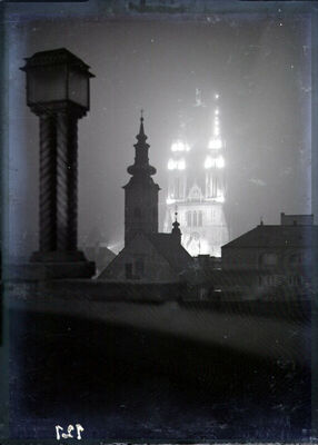 Zagrebačka katedrala u noći