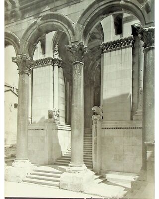 Split, Dioklecijanova palača, Peristil