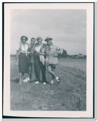 Fotografija dva mladića i dvaju djevojaka