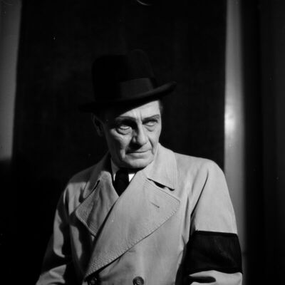 Predstava "Marionette". Viktor Beck kao gospodin u koroti