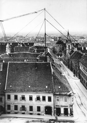 Prve antene Radio Zagreba na Trgu 1926 .jpg