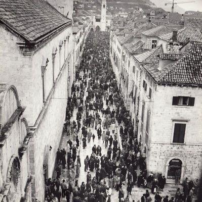 Pogled na Stradun s gradskih zidina