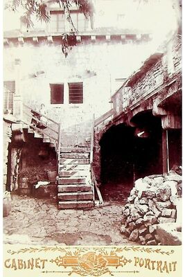 Stari Grad, Ljetnikovac Hanibala Lucića