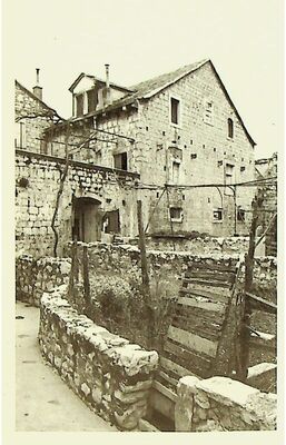 Stari Grad, Ljetnikovac Hanibala Lucića