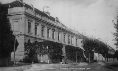Petrinja - Banska ul. sa zdanjem Gradskog svratišta (Hrvatsk