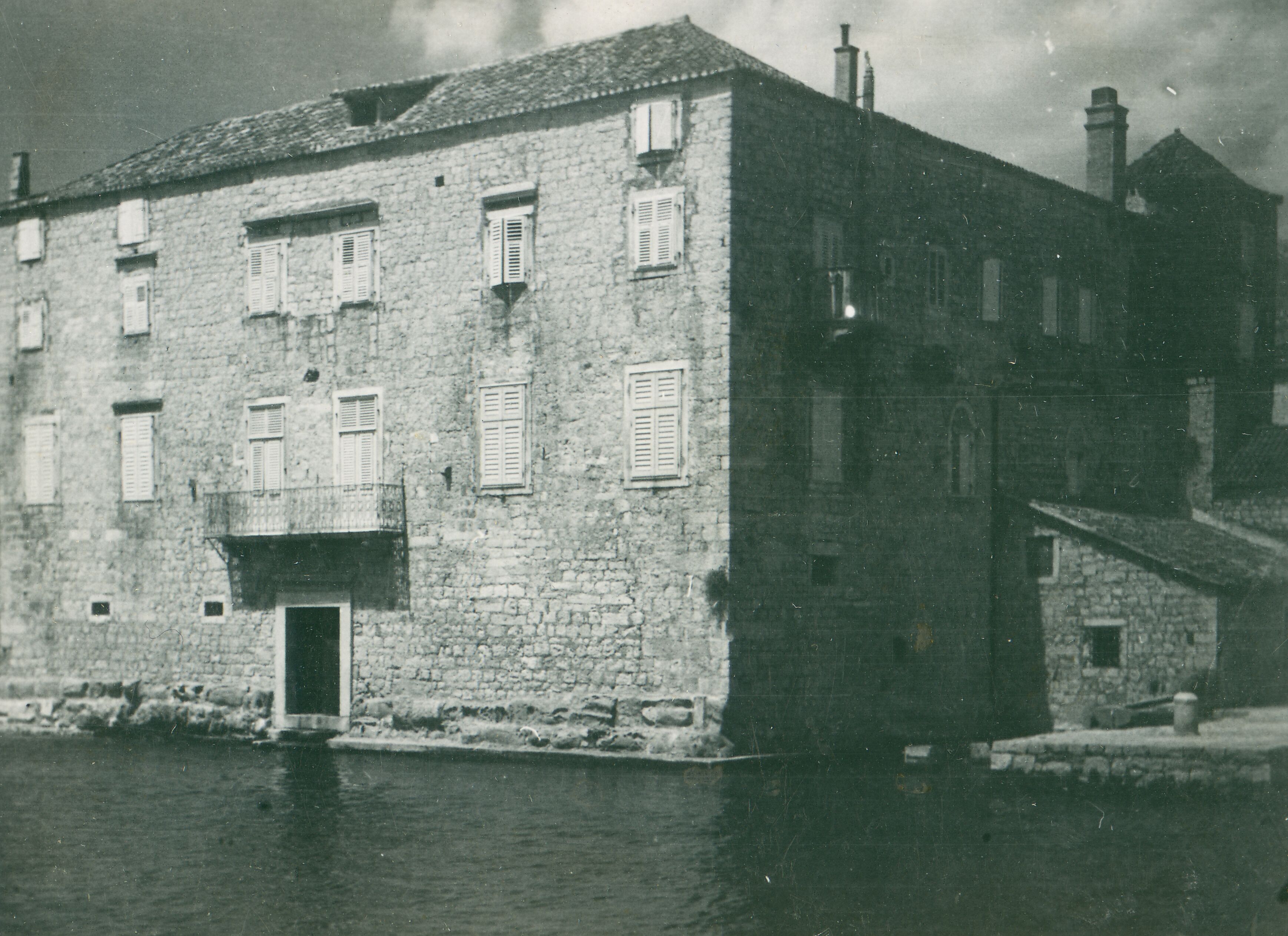 Većeslav Henneberg, Kaštel Lukšić - Kaštel Vitturi