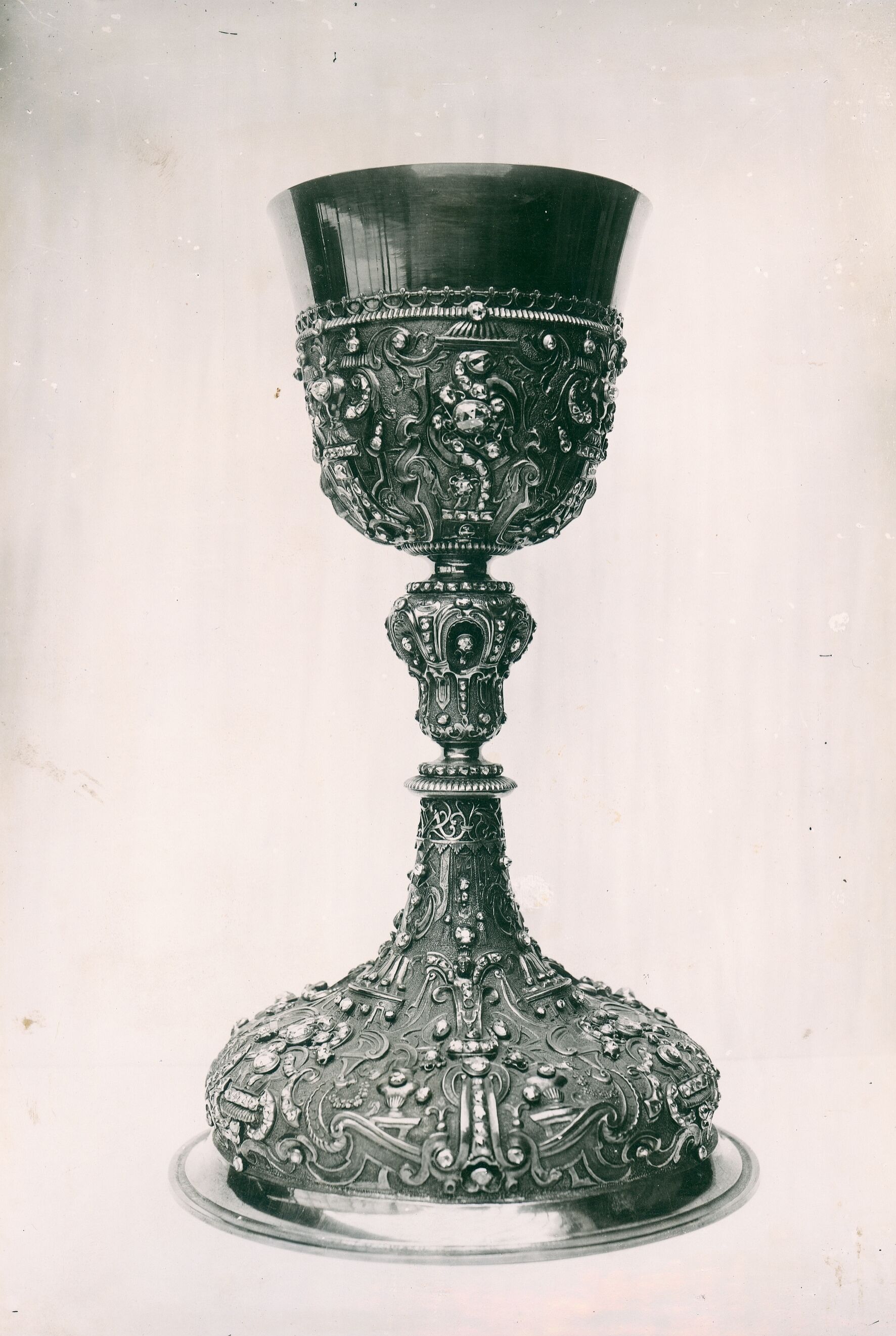 Ivan Standl, Zagreb - Zagrebačka katedrala - Kalež od zlata, ukrašen dijamantima; barokni rad iz 1722. godine
