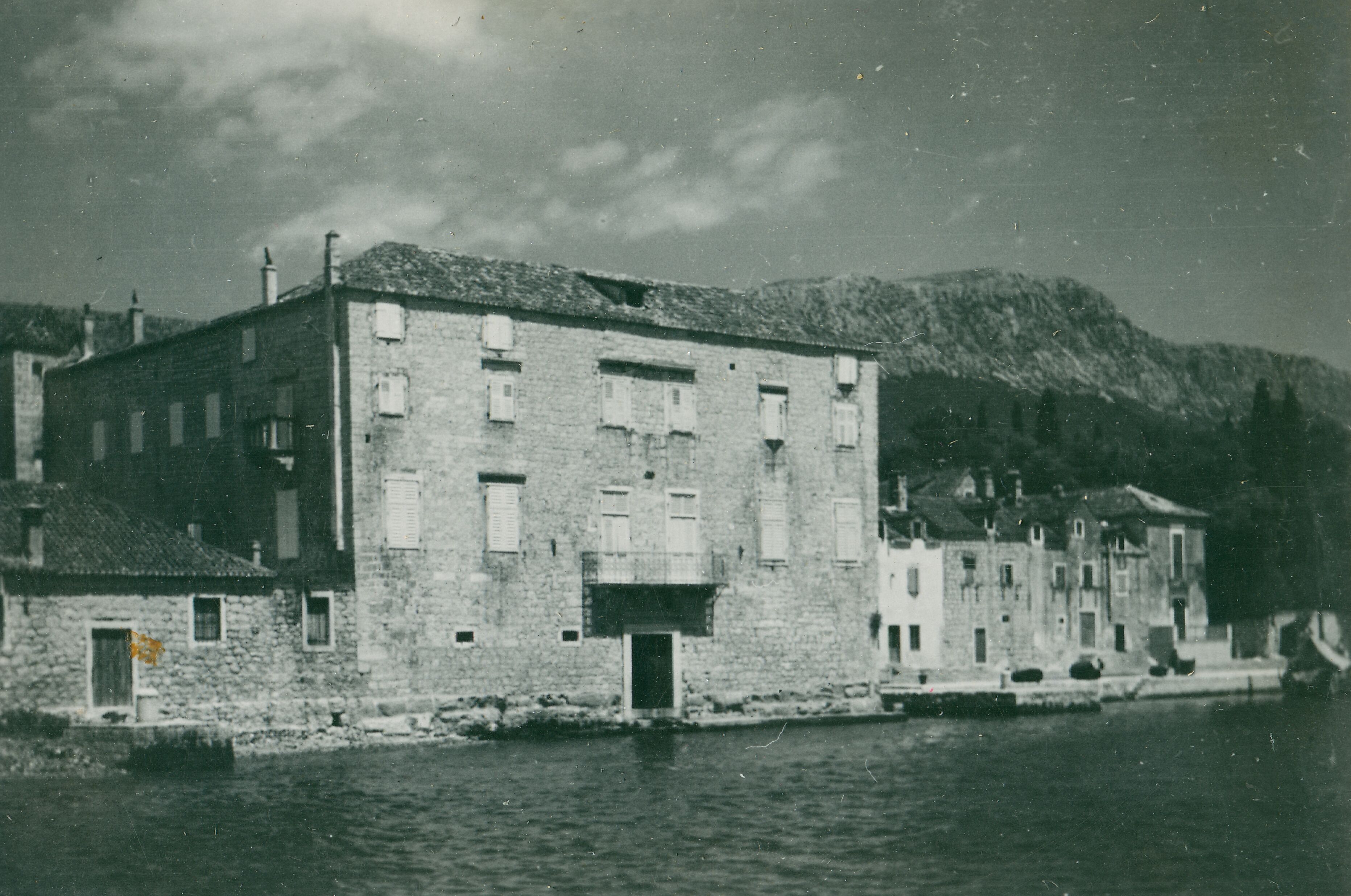 Većeslav Henneberg, Kaštel Lukšić - Kaštel Vitturi