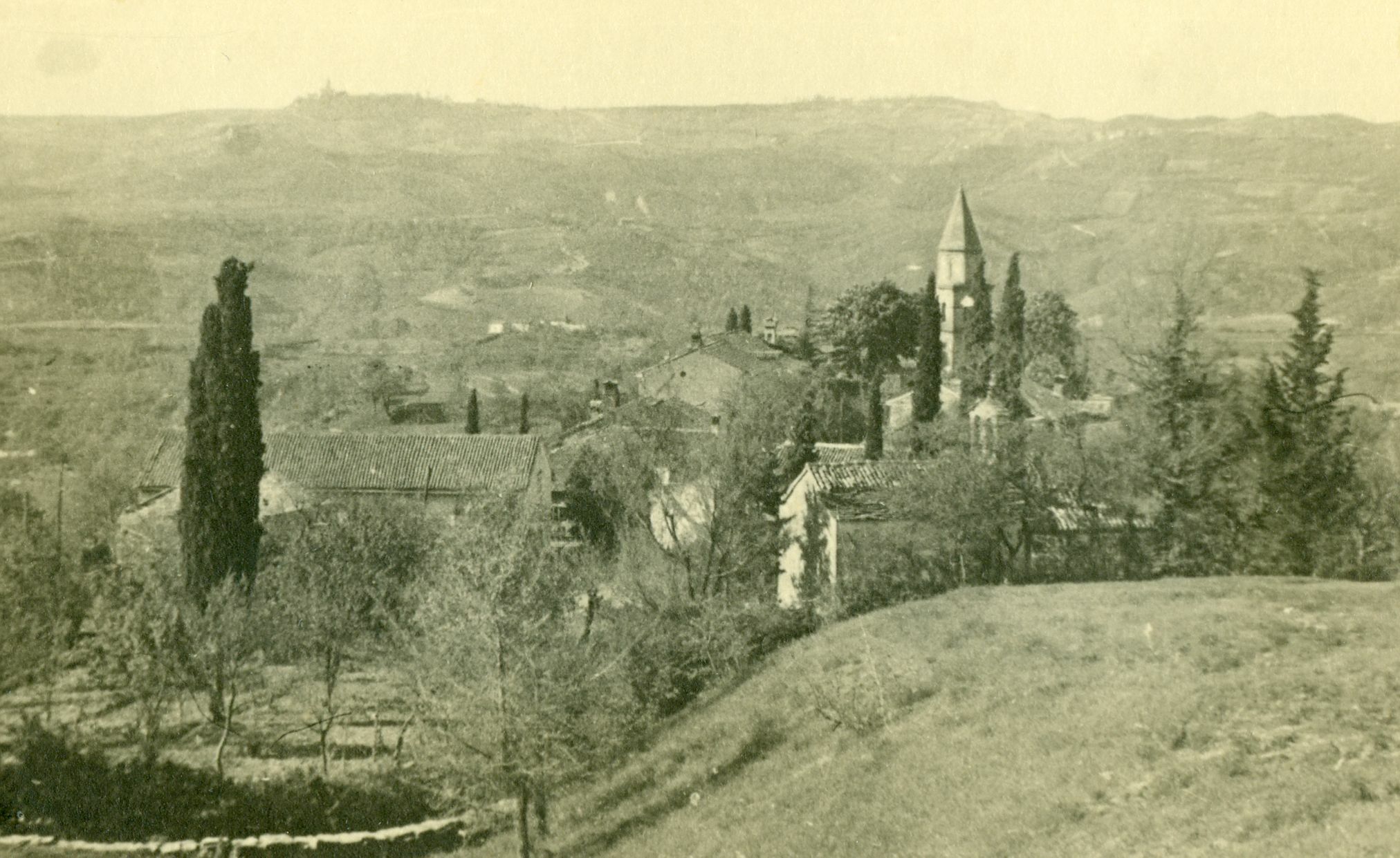 Branko Fučić, Gologorica (Cerovlje), panorama s istočne strane