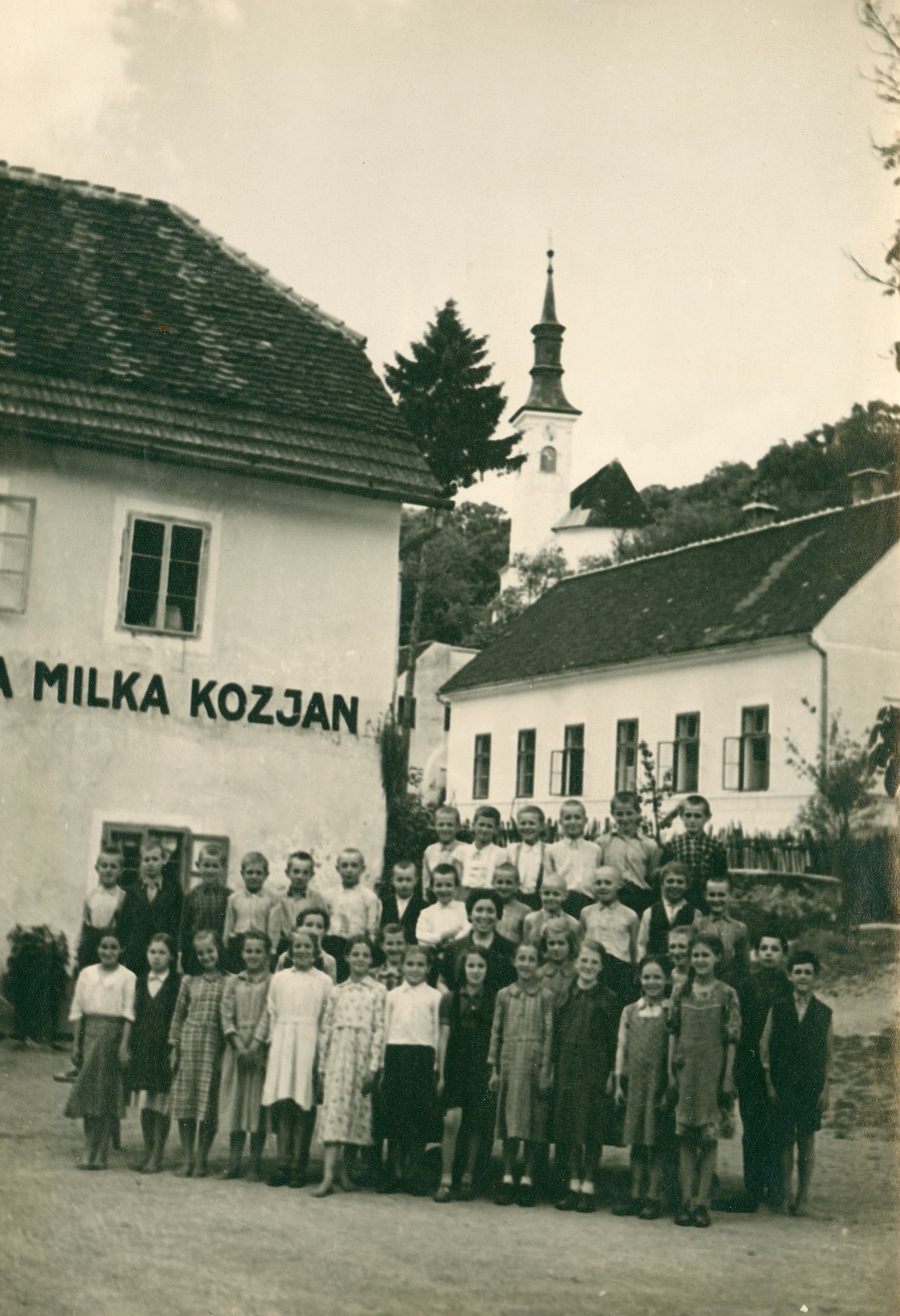 Vladimir Horvat, Rude - Veduta sa školskom djecom