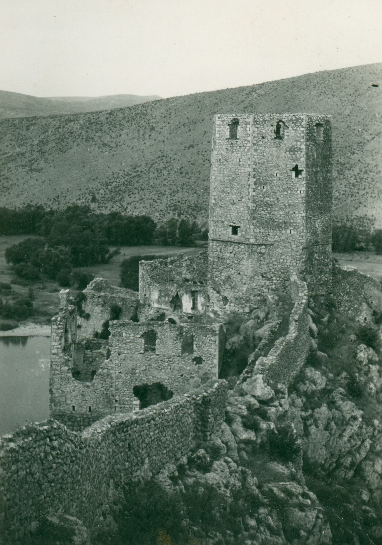 Većeslav Henneberg, Počitelj - Srednjovjekovni grad na pećini nad Neretvom