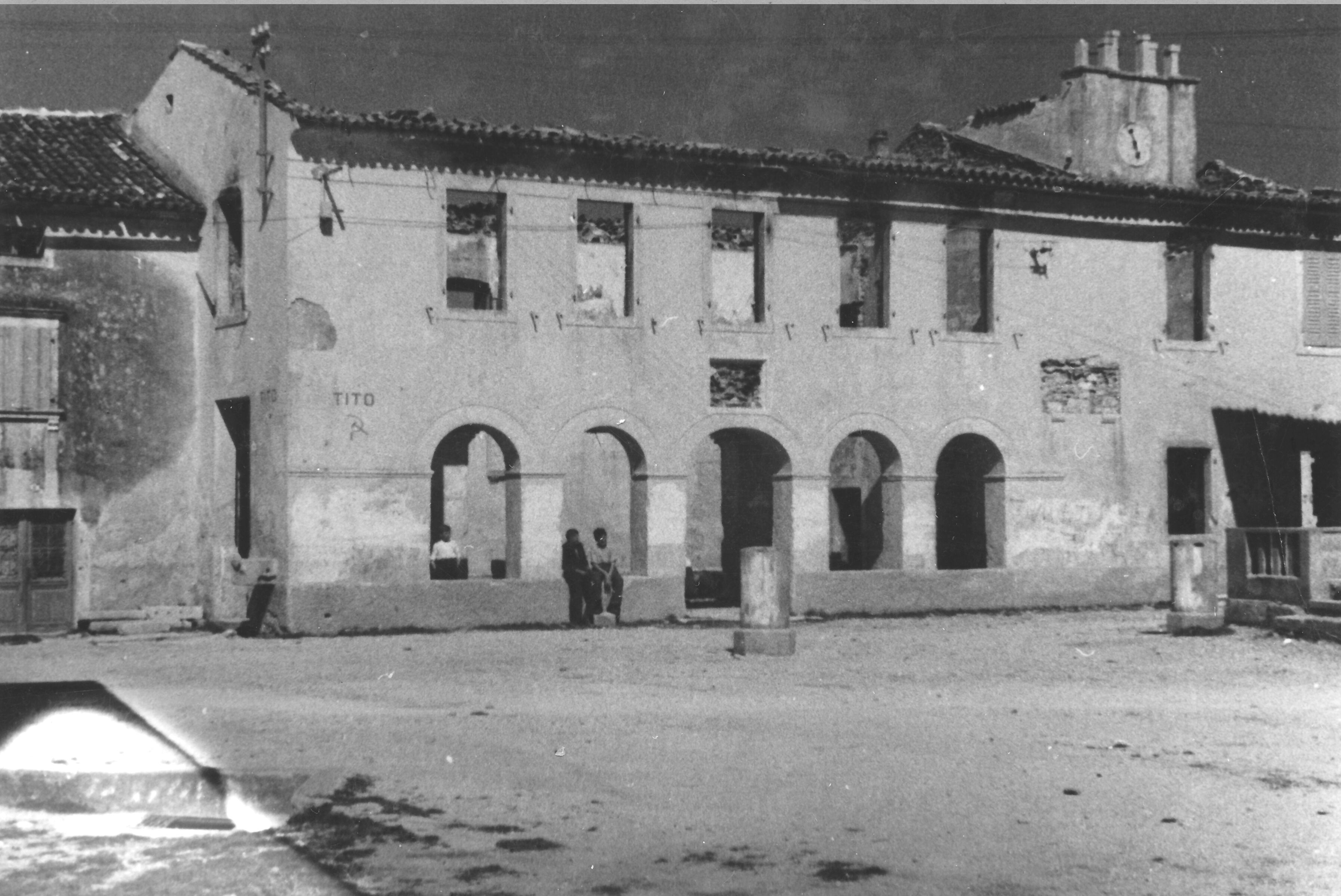 Branko Fučić, Barban, općinska kuća postradala u ratu
