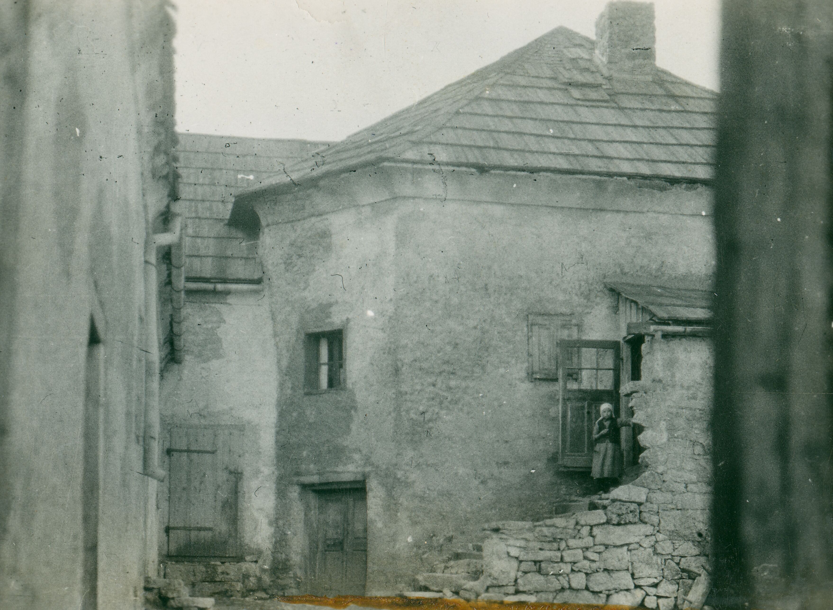 Većeslav Henneberg, Udbina - Džamija (kuća) s dvorišta