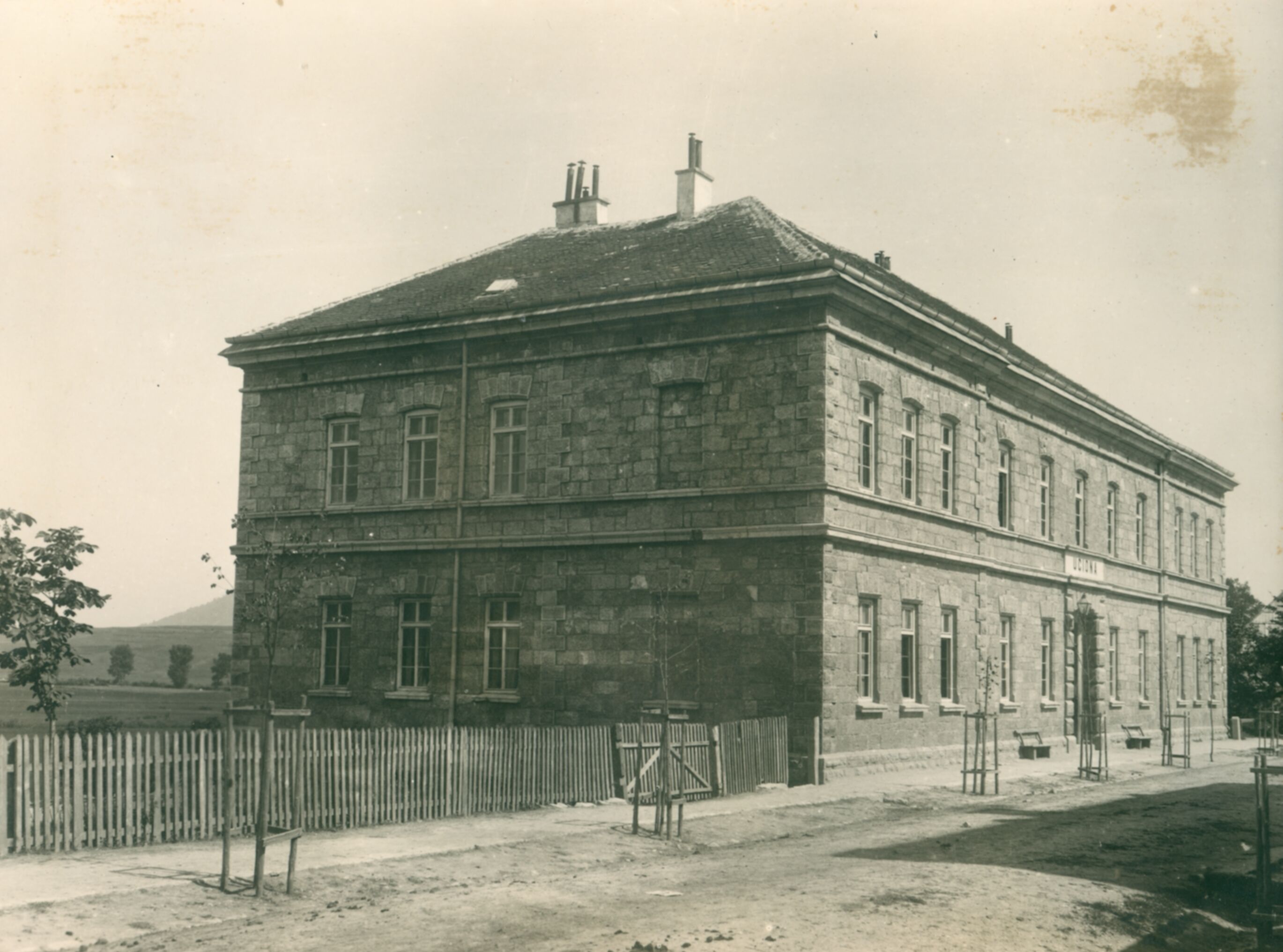 Vaso Margetić (?), Plaški – pučka škola, građena od kamena