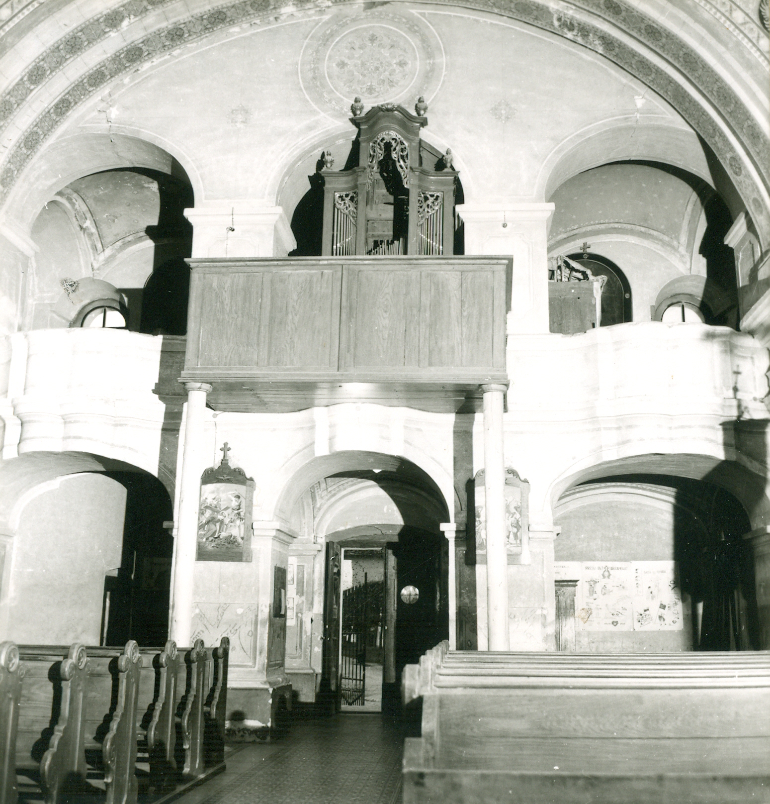 Nino Vranić, Stari Jankovci (Vinkovci) - Župna crkva Uznesenja Blažene Djevice Marije - Smještaj u prostoru
