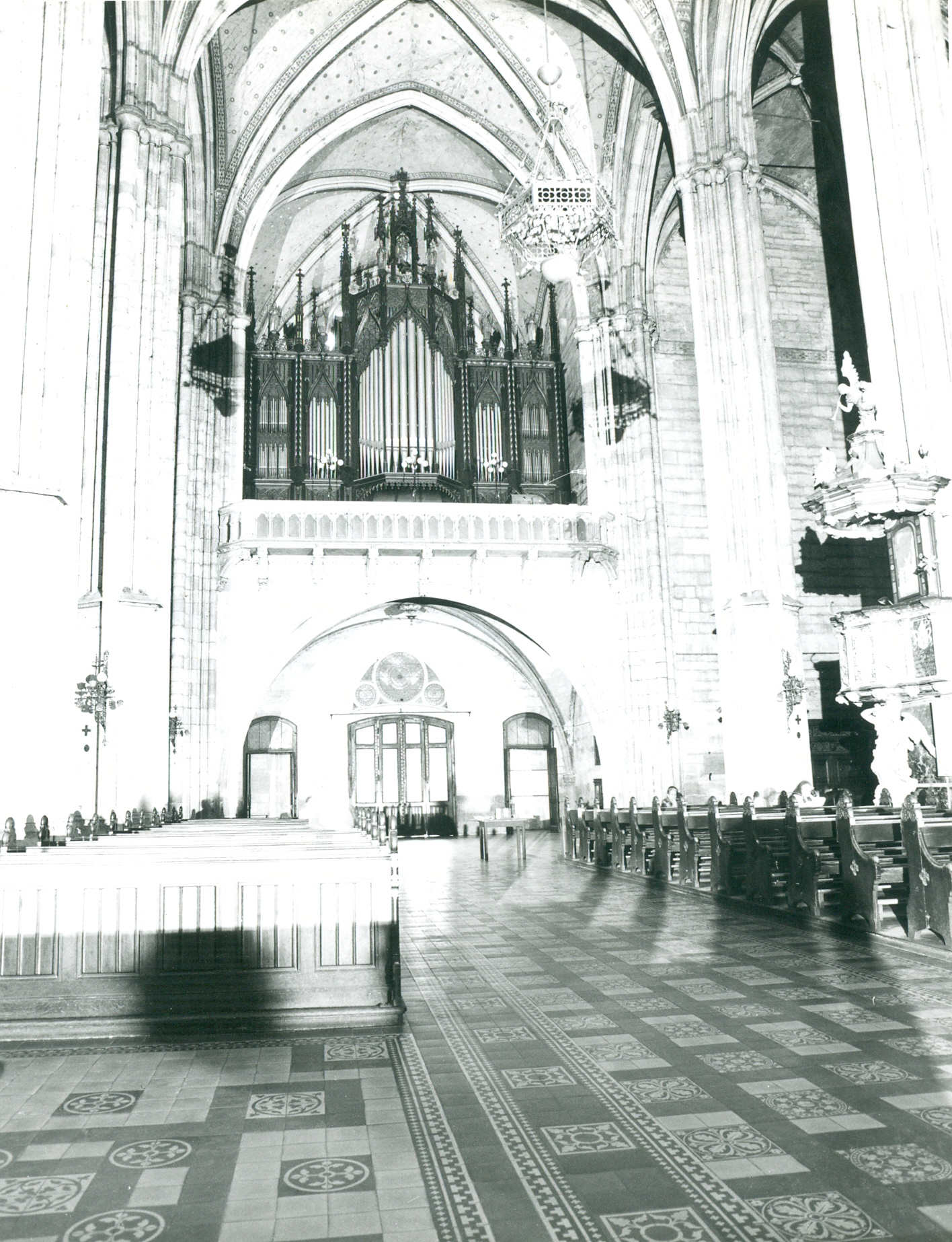 Nino Vranić, Zagreb (Zagreb) - Katedrala Uznesenja Blažene Djevice Marije i svetih Stjepana i Ladislava - Smještaj u prostoru