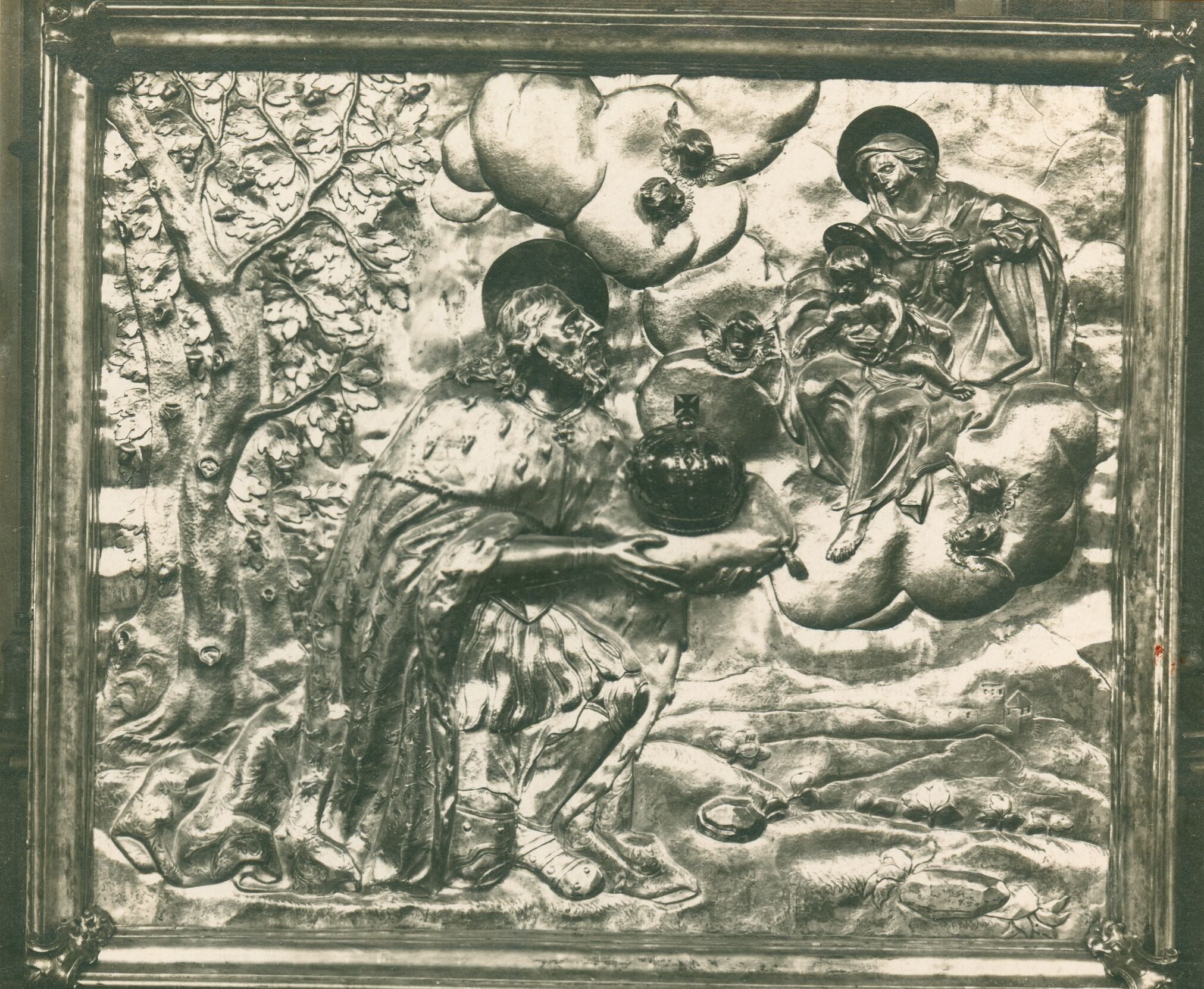 Vladimir Tkalčić, Zagreb - Zagrebačka katedrala - Antependij za glavni oltar stolne crkve; naručio ga je biskup Mirko Esterhazi Galantski (1708.-1722.)