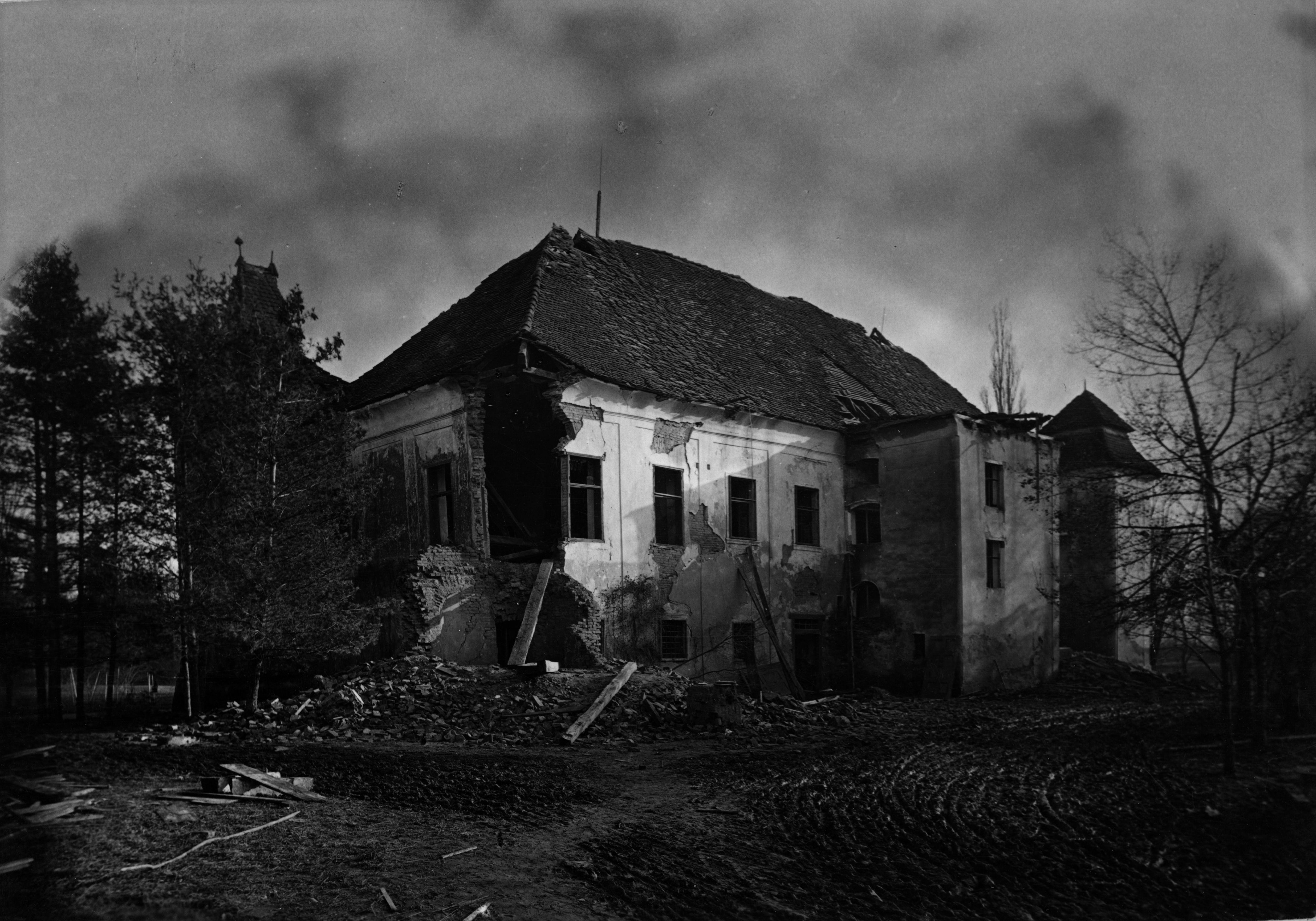Ivan Standl, Sveta Helena (Zelina), dvor Mikšića, vanjština, nakon potresa