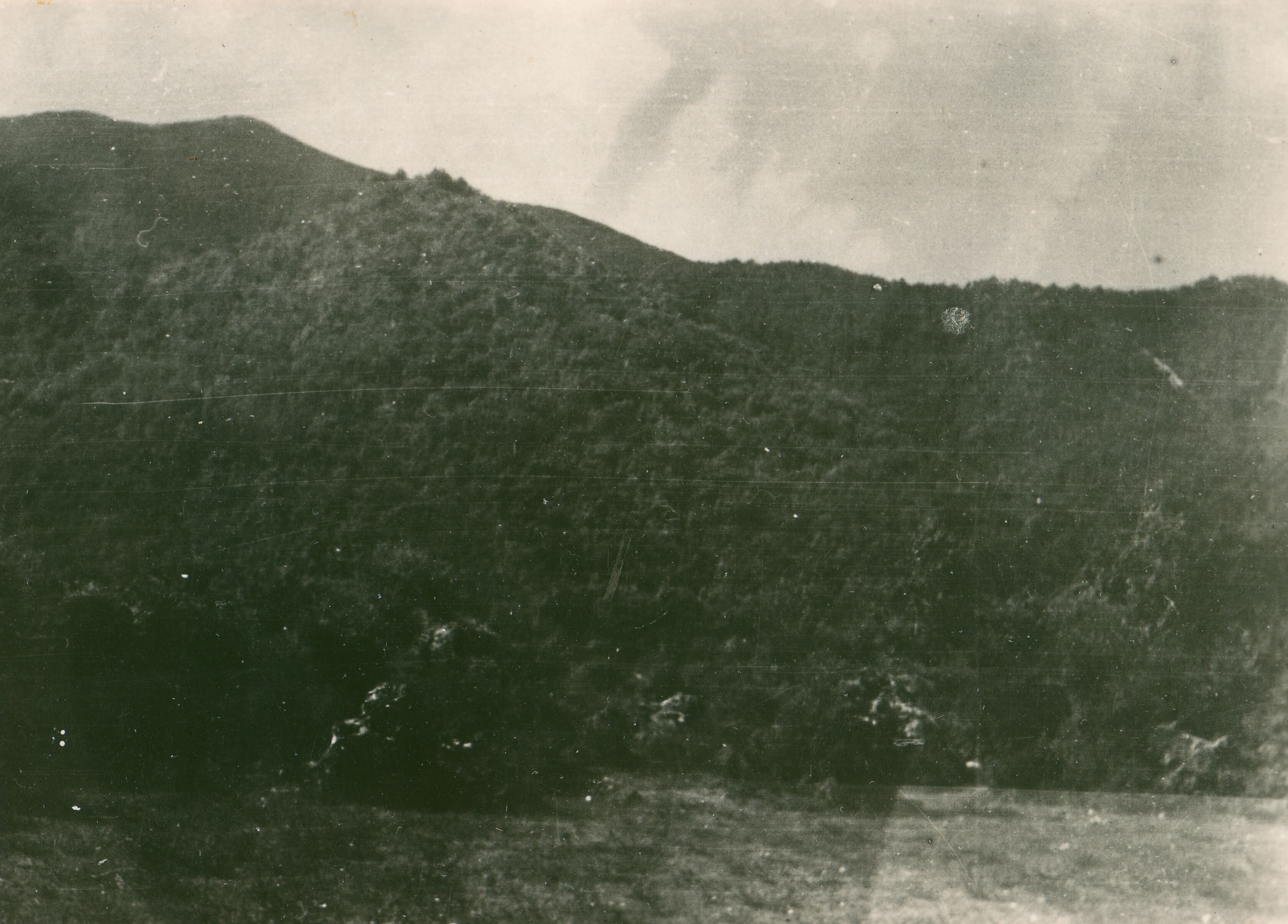 Većeslav Henneberg, Počitelj - Grad koji se u vlasništvu Mogorića spominje od 1263. g., nazvan i Vuksanova gradina; situacija u krajoliku