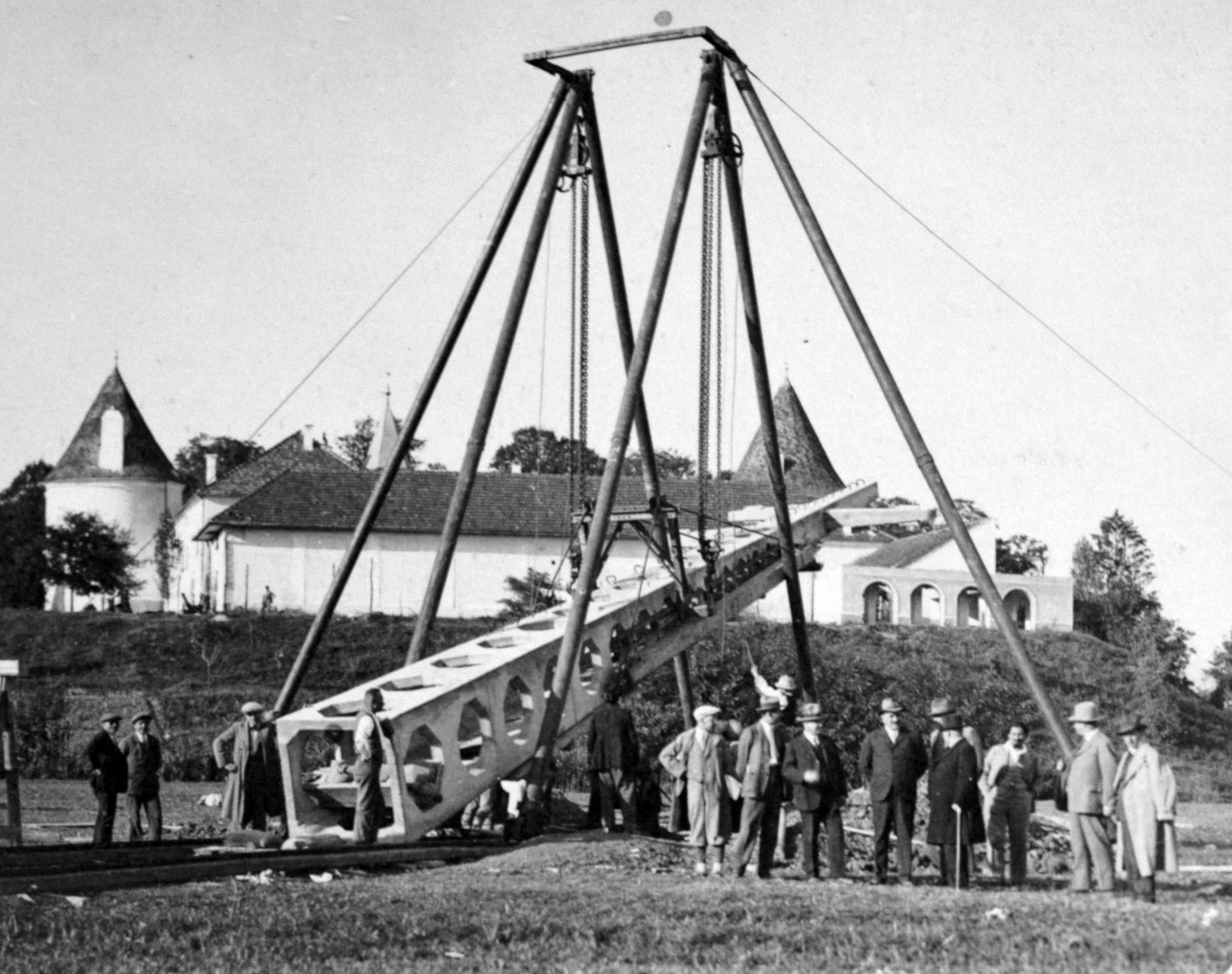Vladimir Horvat, Kerestinec - Postavljanje električnih stupova na potezu od Karlovca do Zagreba