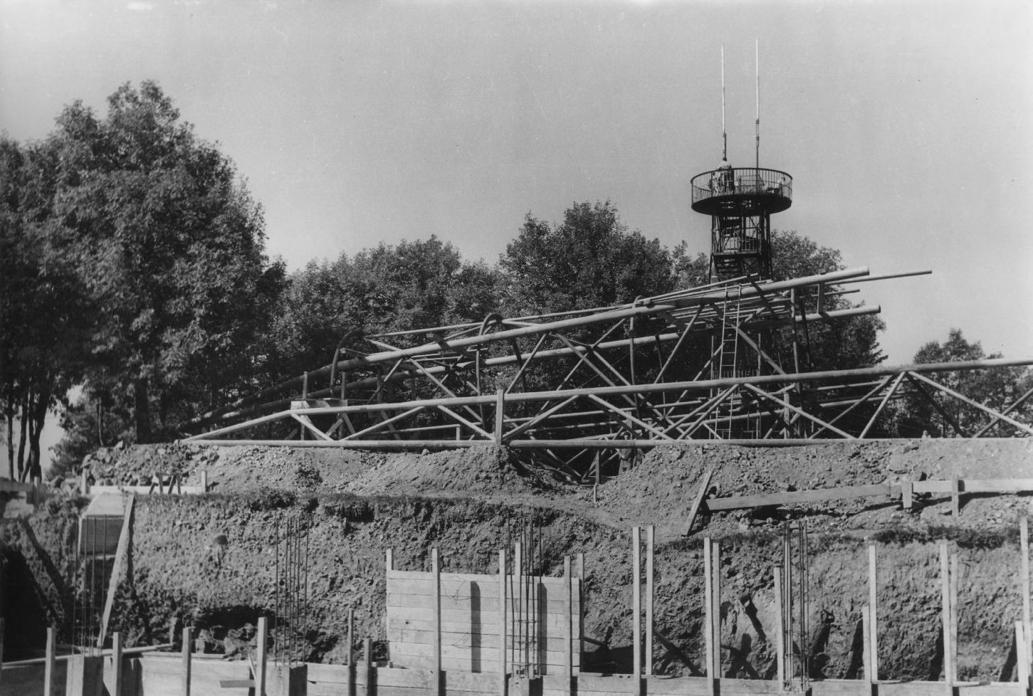 Vladimir Horvat, Medvednica - Gradnja piramide