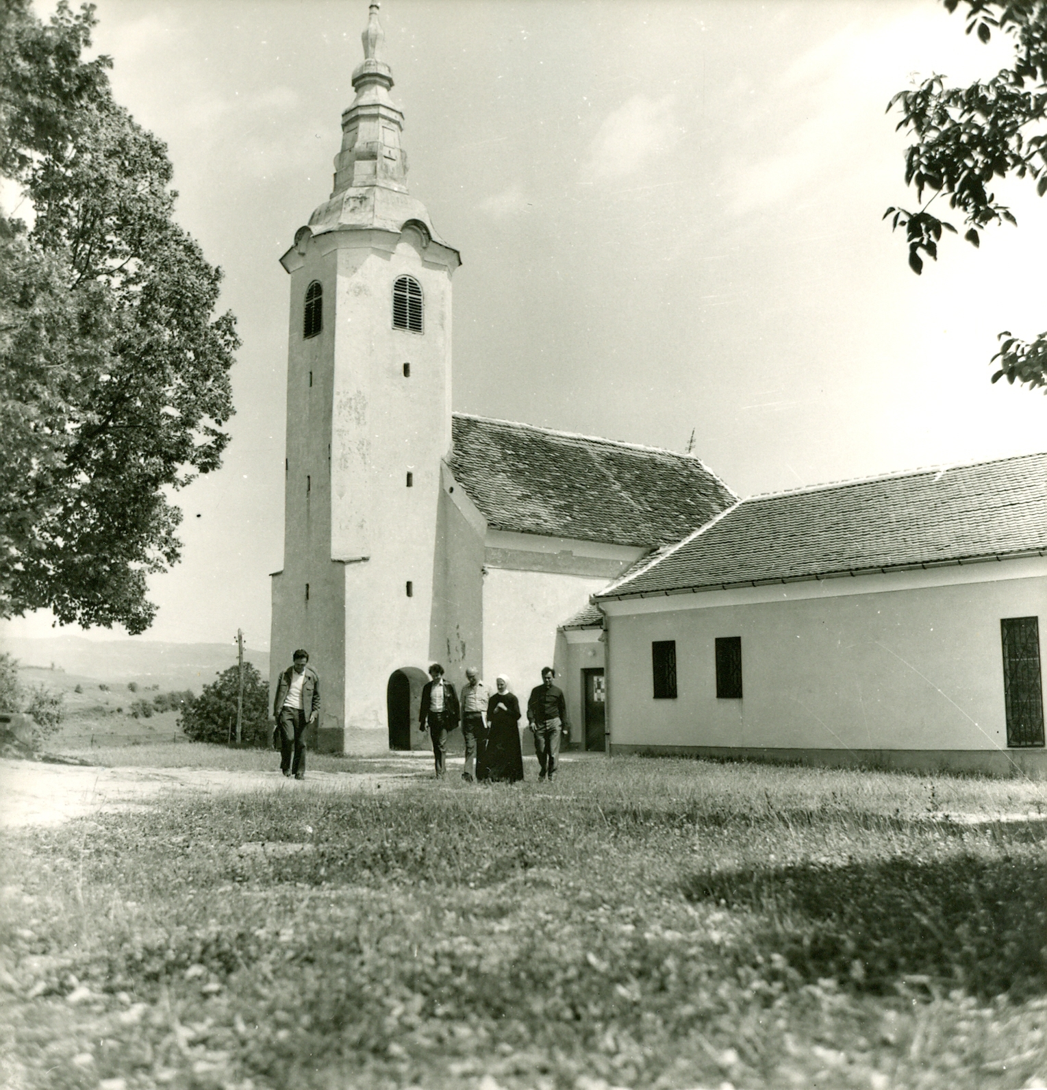 Nino Vranić, Prekrižje (Žumberak) - Župna crkva Sv. Ane - Pogled na zvonik i bočno pročelje crkve