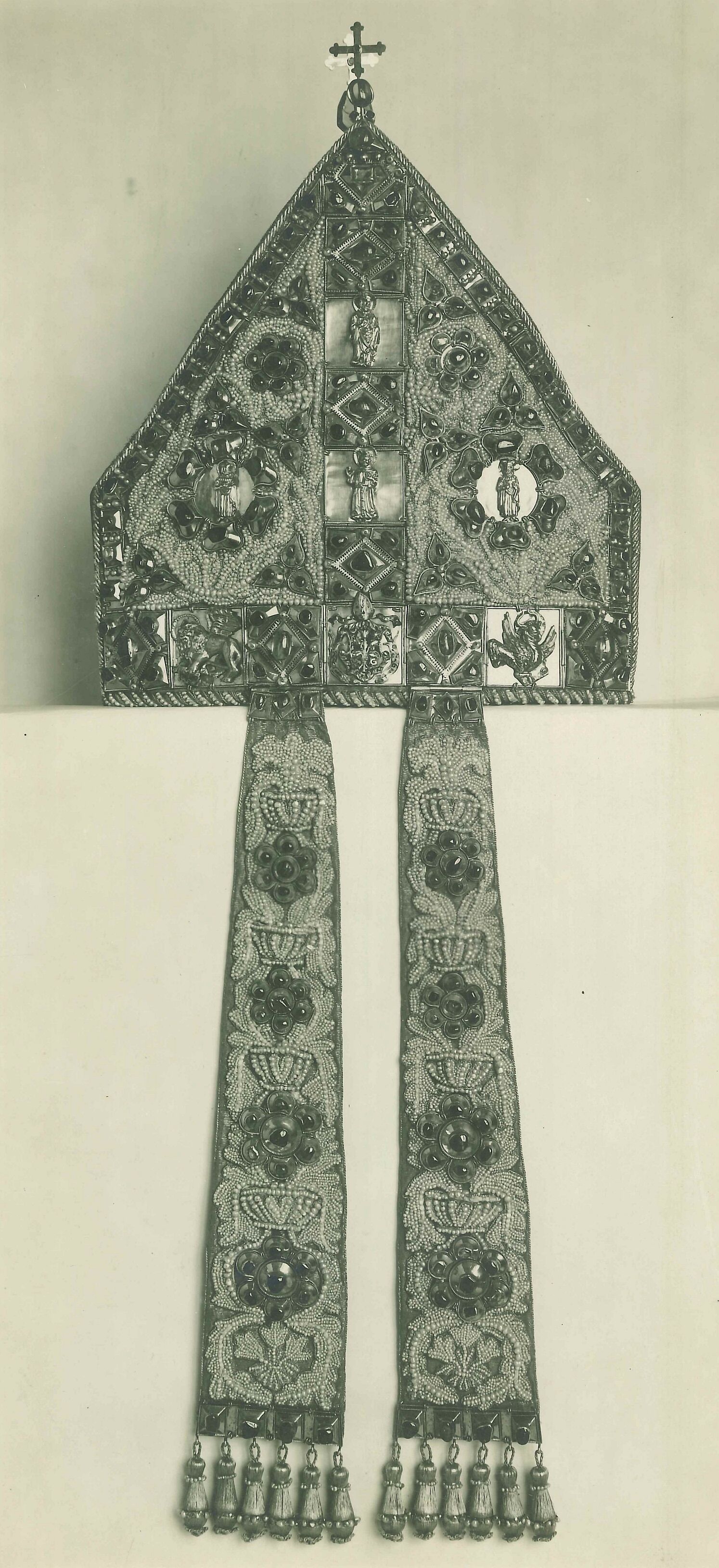 Vladimir Tkalčić, Zagreb - Zagrebačka katedrala - Mitra biskupa Wolfganga de Gyule (1548.-1550.)