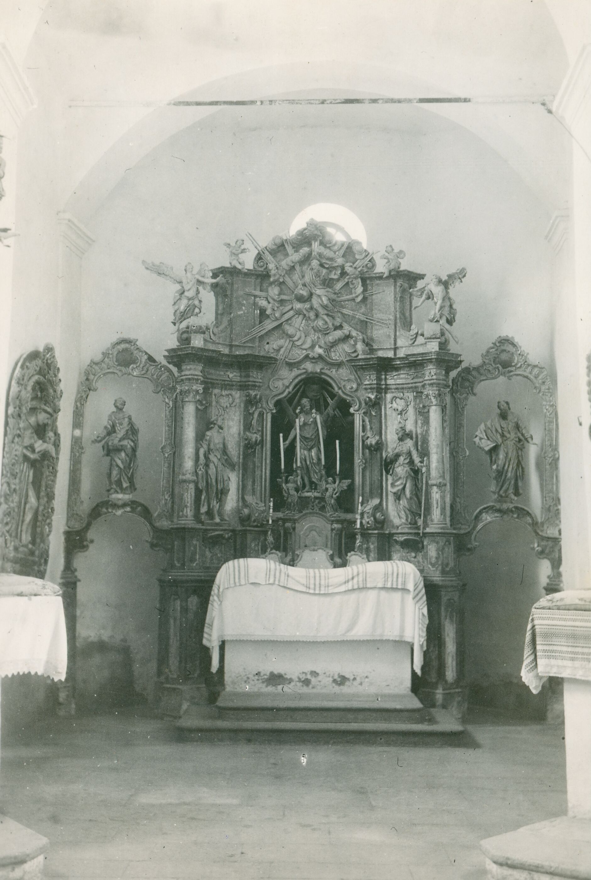 Većeslav Henneberg, Laz Bistrički - Oltar sv. Andrije u svetištu kapelice