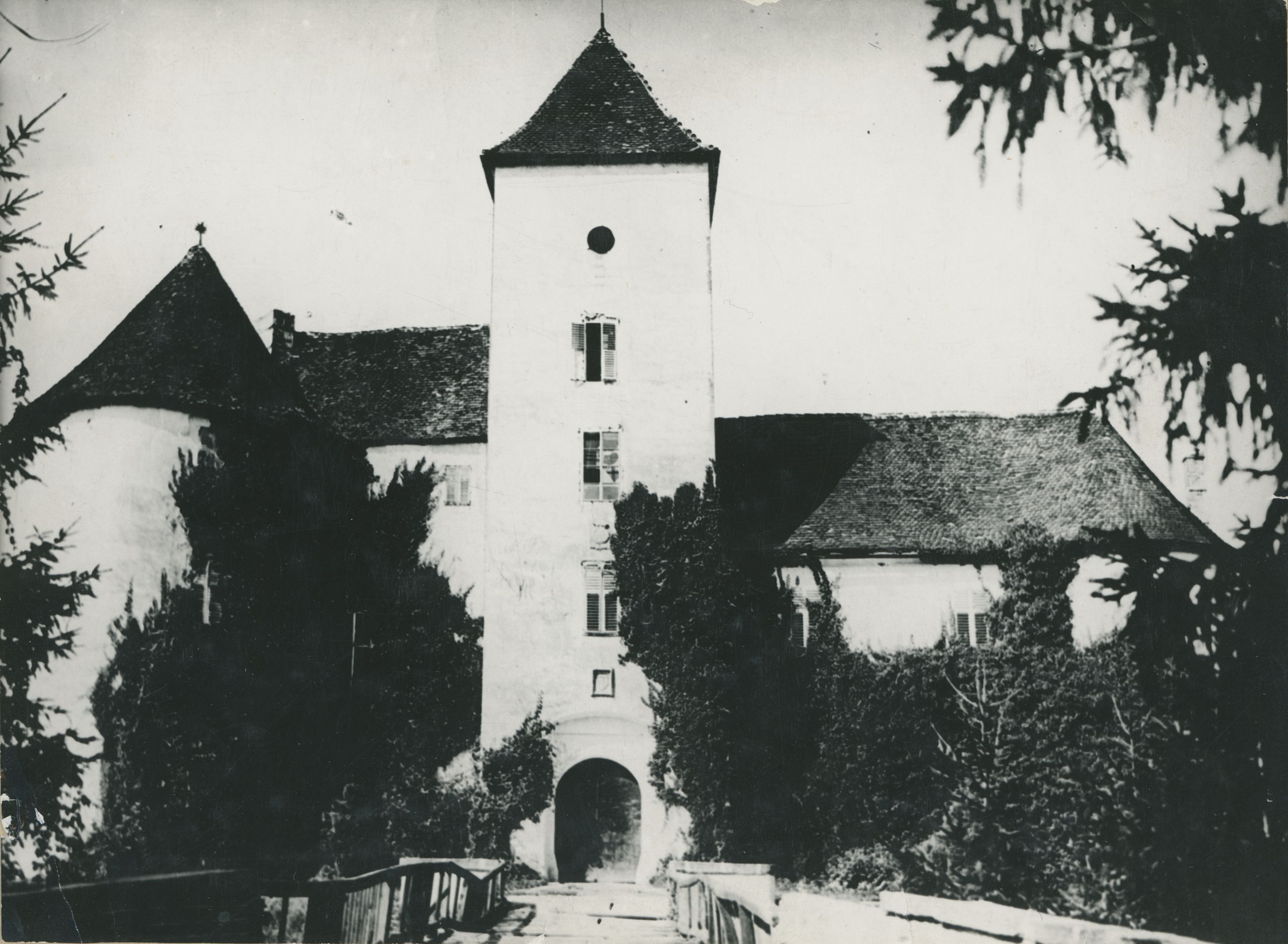 neutvrđen autor, Bisag - dvorac, ulazno pročelje