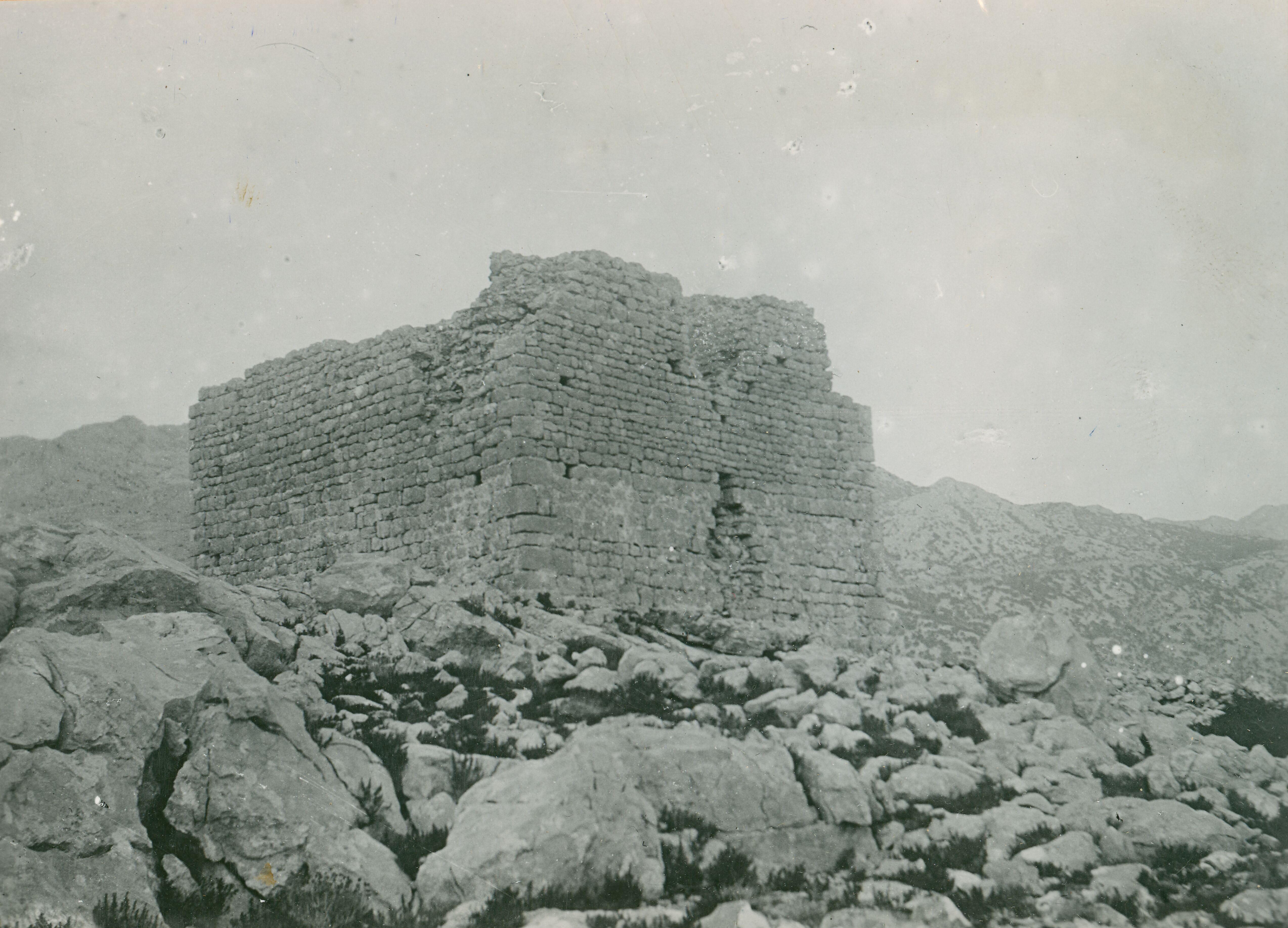 Većeslav Henneberg, Vidovgrad - Grad u četverokutu, građen od tesanaca