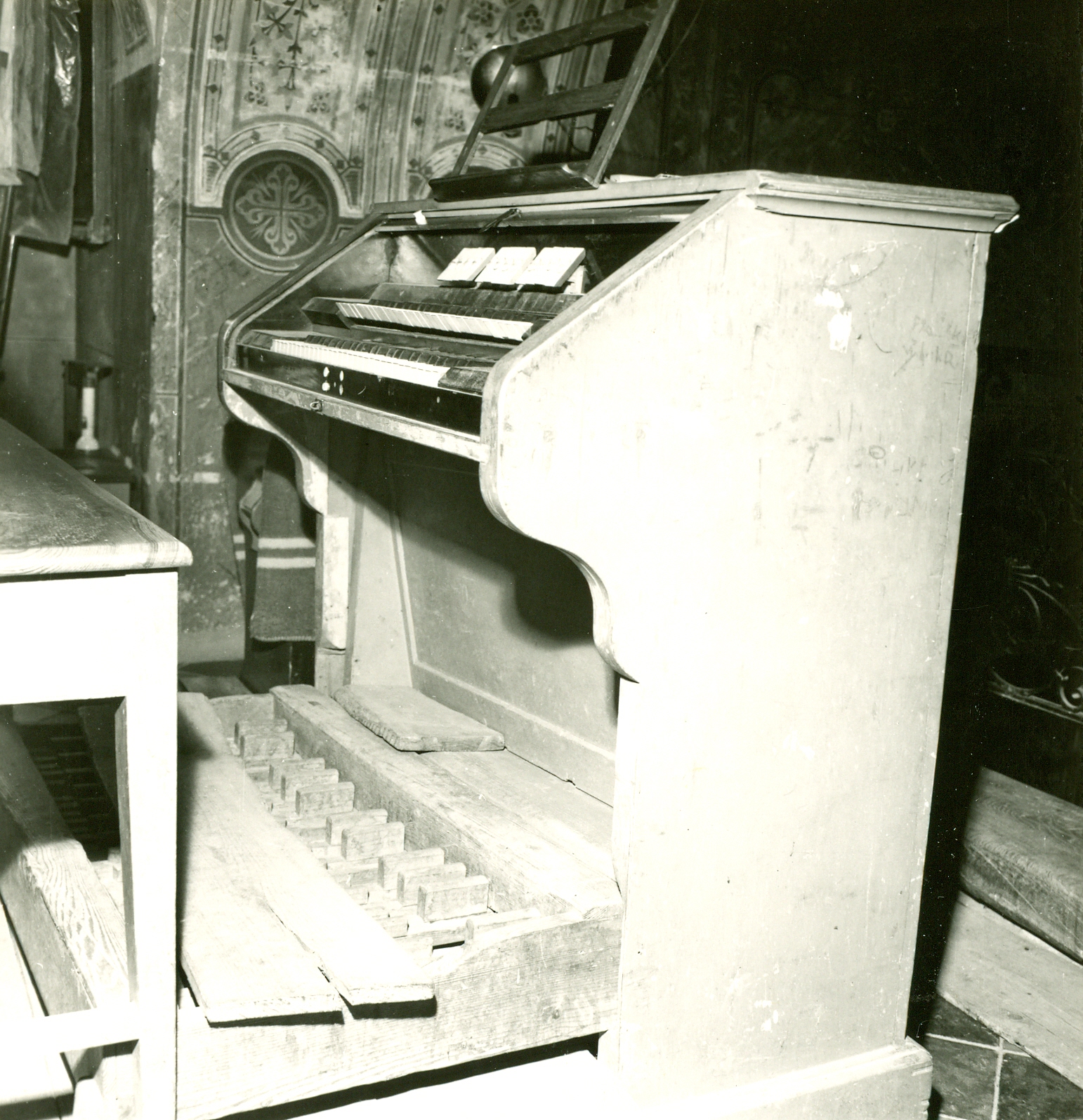 Nino Vranić, Grubišno Polje (Grubišno Polje) - Župna crkva Sv. Josipa - Sviraonik izdvojen ispred orgulja, slobodan. Total
