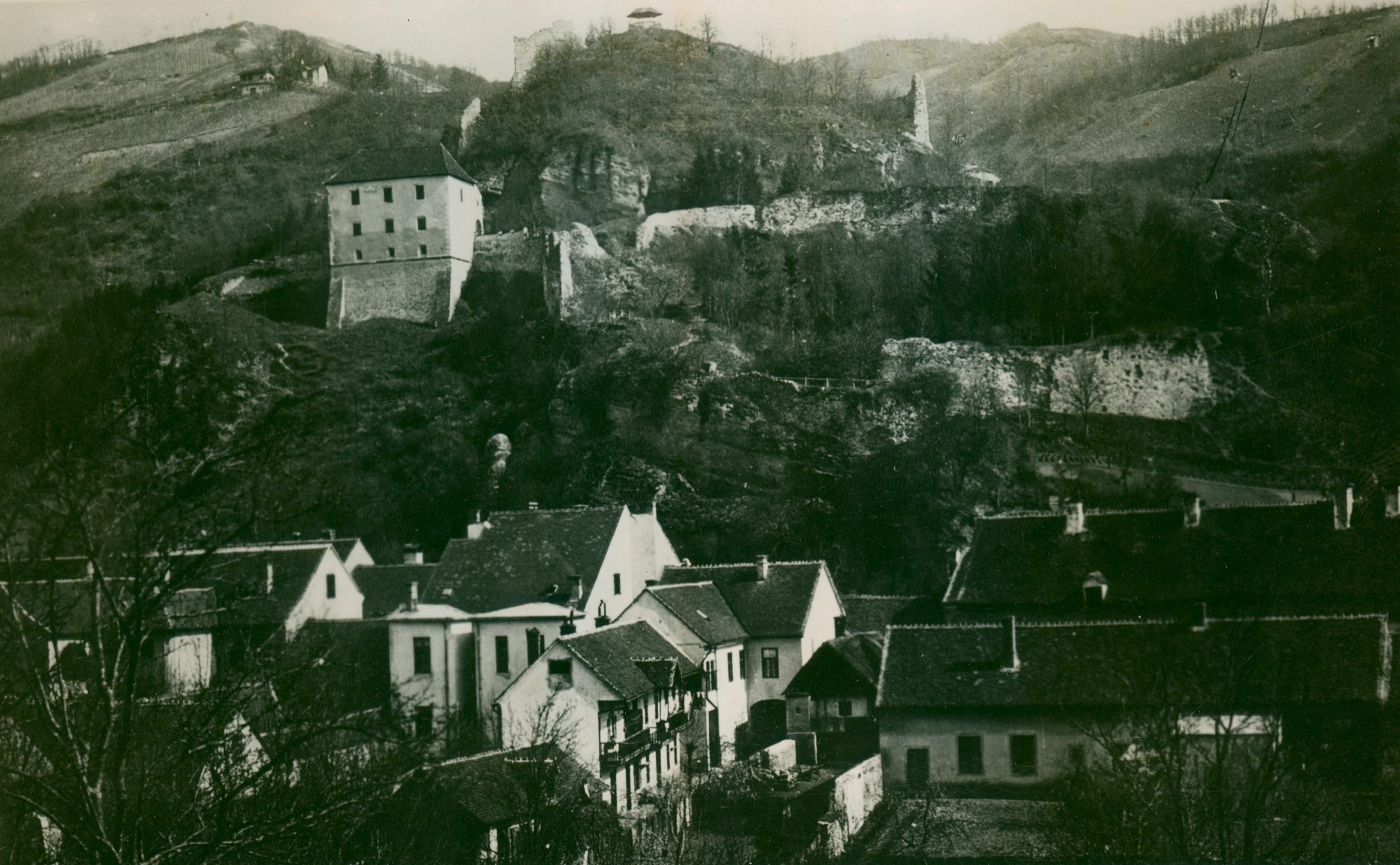 Josip Brunšmid, Krapina - veduta sa zidinama srednjovjekovnog grada