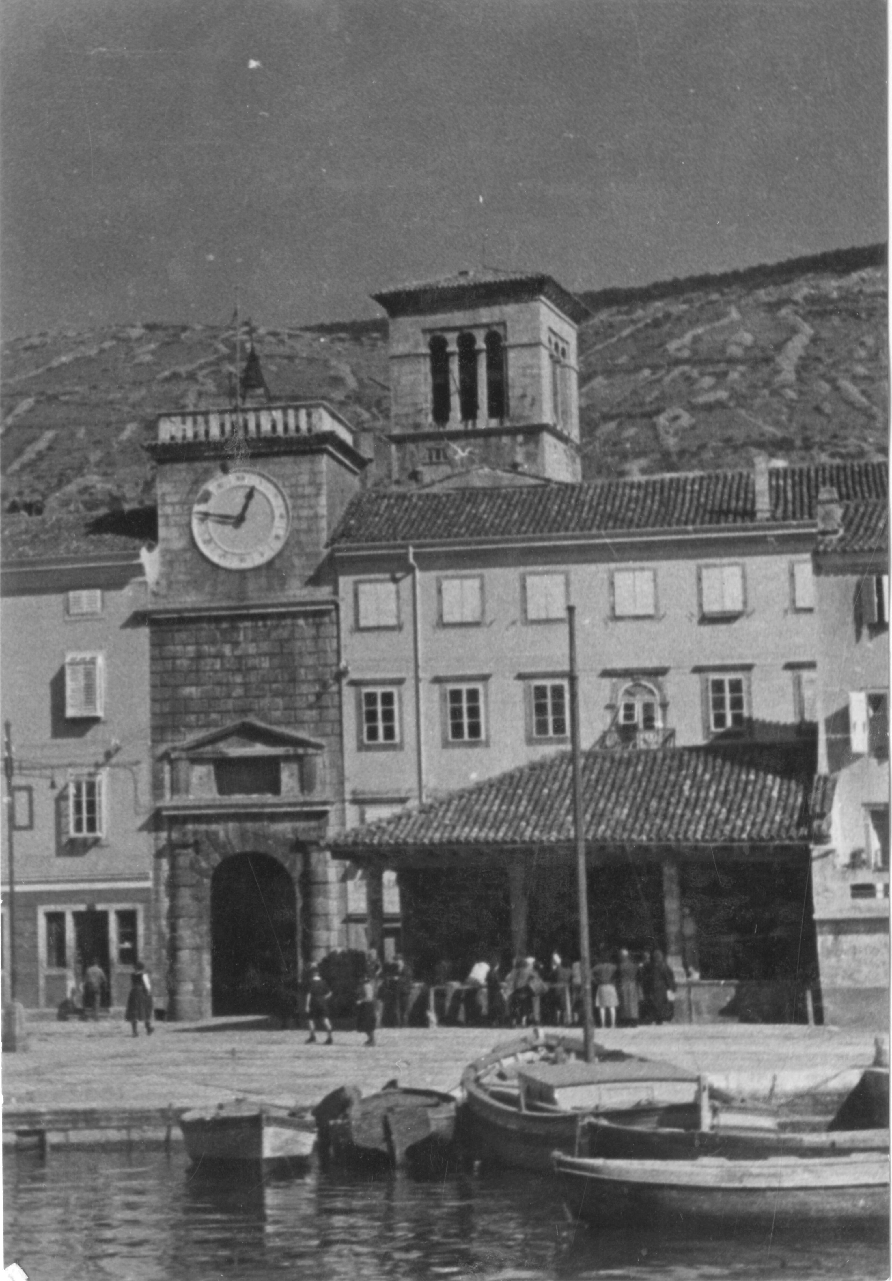 Branko Fučić, Cres, gradska Loggia na mandraču
