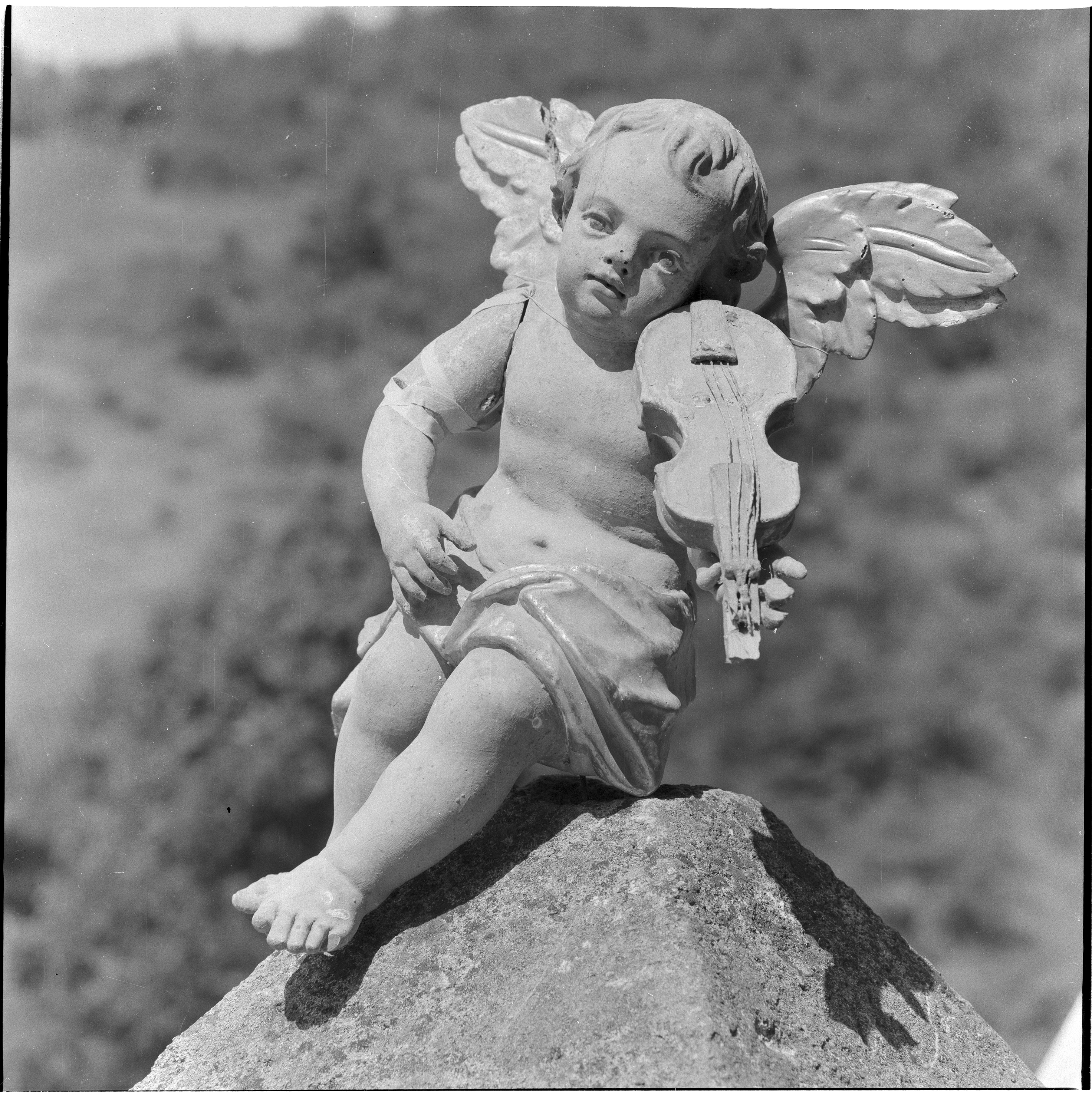 Nino Vranić, Dol (Jastrebarsko) - Kapela Blažene Djevice Marije - Detalj dekoracije orgulja - anđeo koji svira violinu