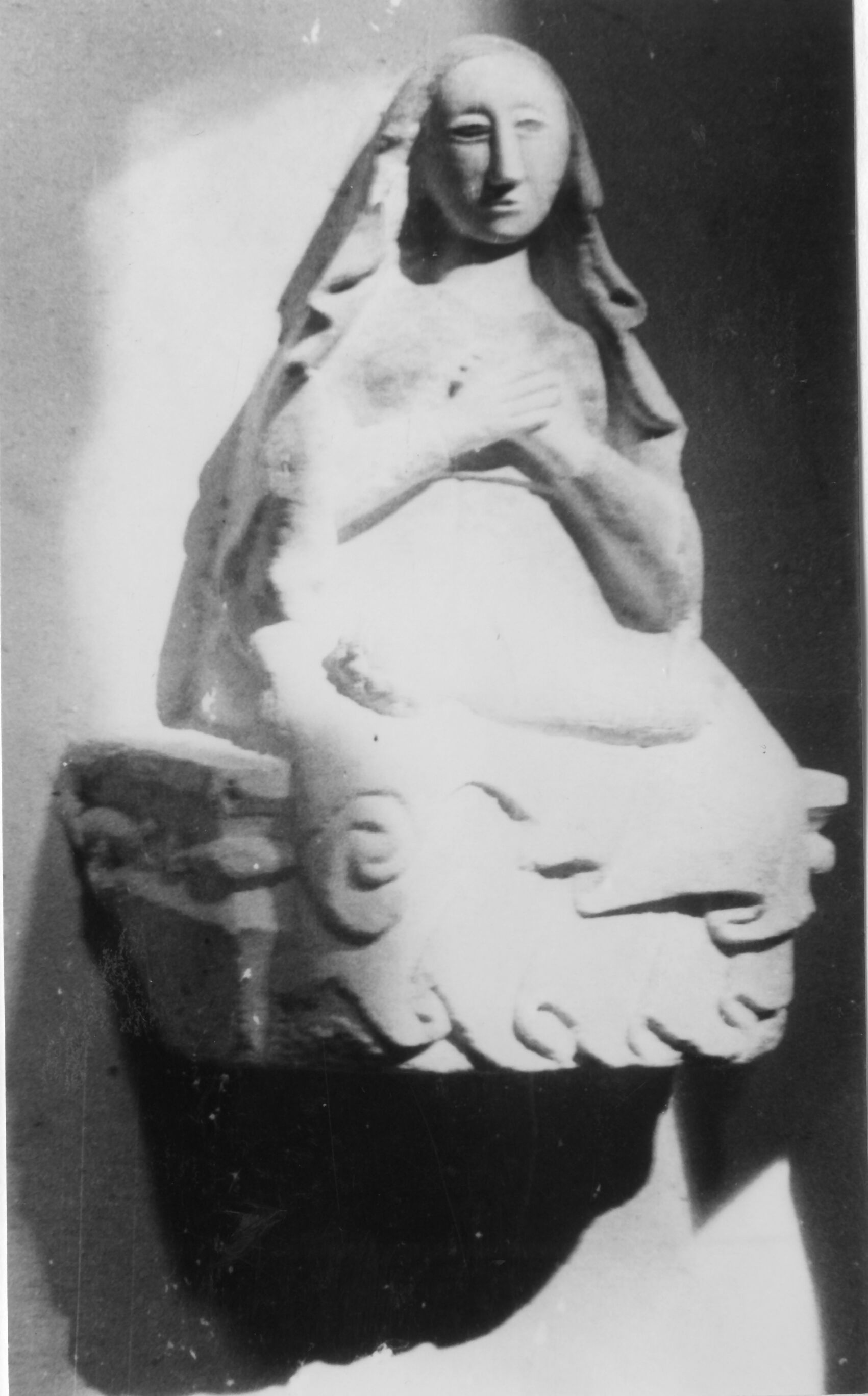 Branko Fučić, Sveti Andrija (Rovinj), dvorac Hütterot, detalj: konzola s figuralnim prikazom