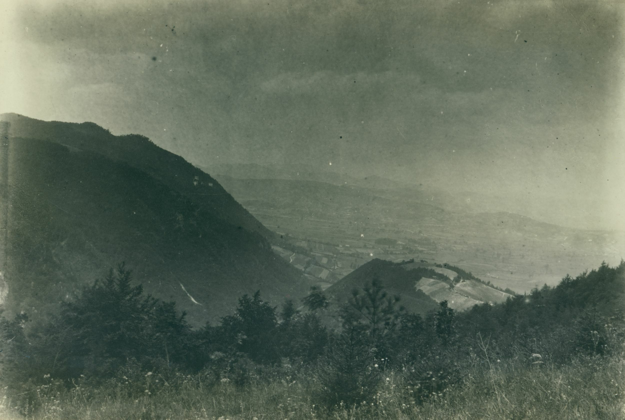 Emil Laszowski (?), Cesargrad - pogled sa srednjovjekovnog grada na štajerskog susjeda Kunšperg