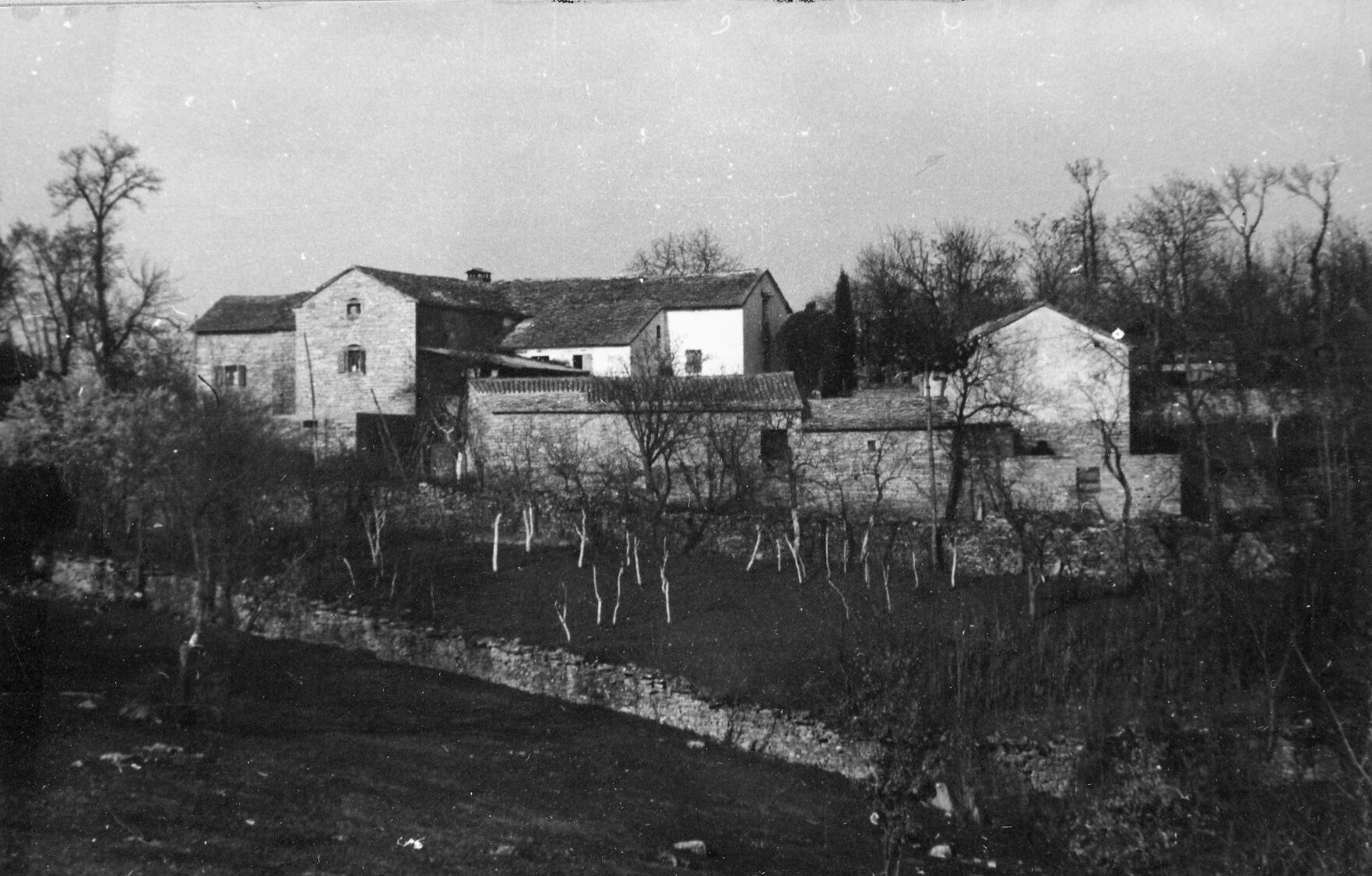 Branko Fučić, Grubiši (Pazin), dio naselja s tradicijskom gradnjom