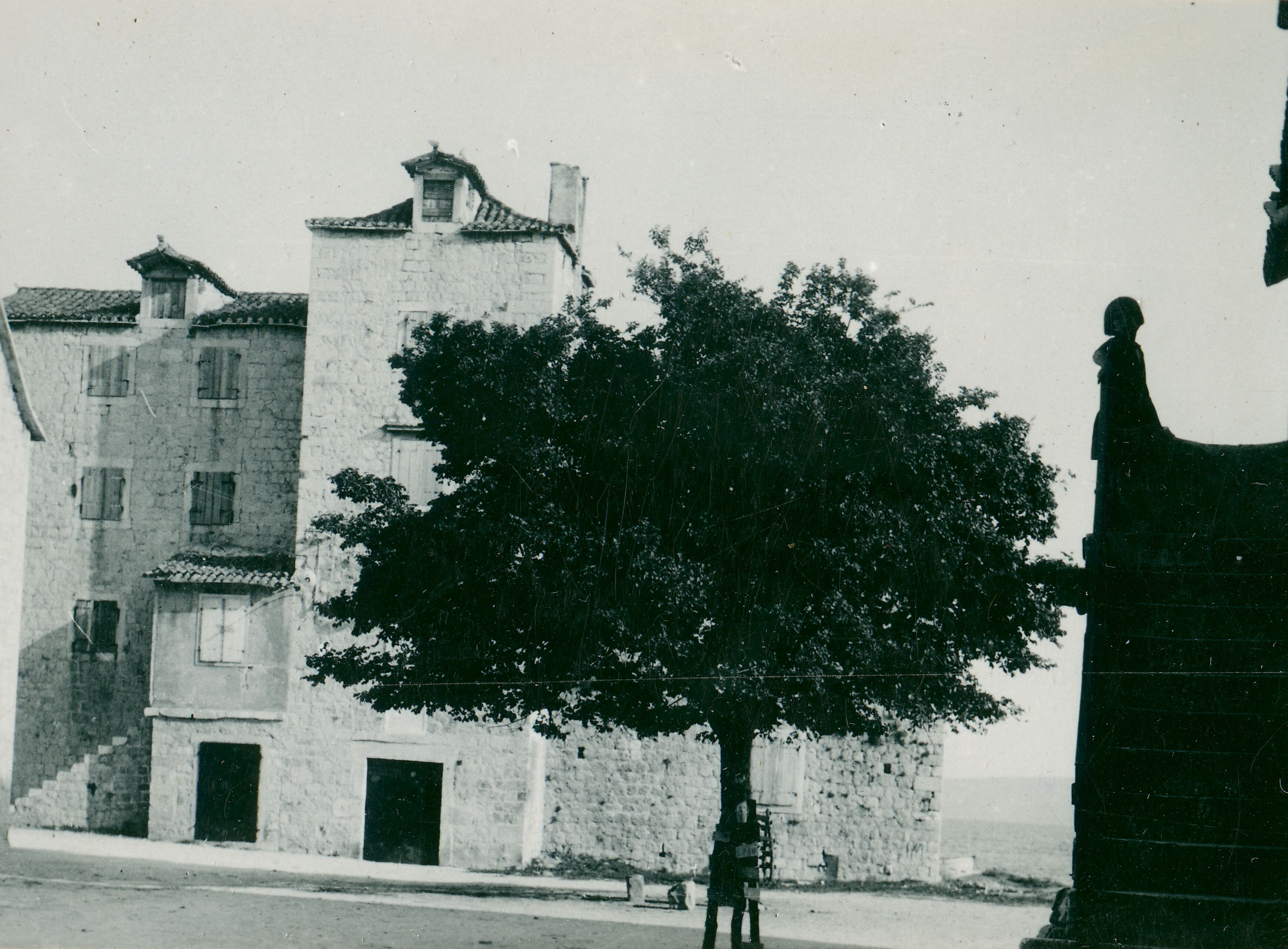Većeslav Henneberg, Kaštel Štafilić - Kaštel Stafileo, građen u 16. st., pogled s kopna