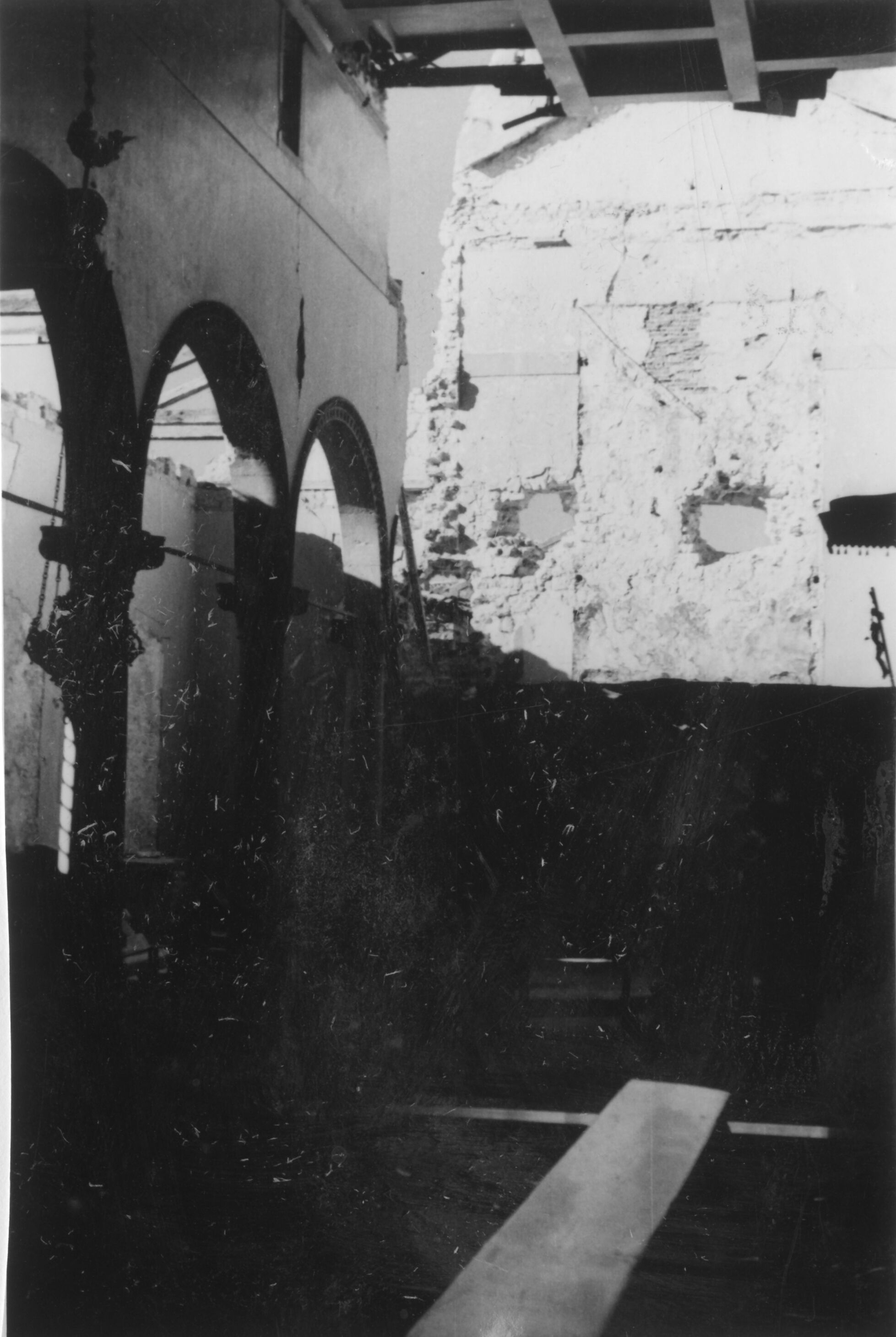 Branko Fučić, Osor, (otok Cres), crkva sv. Marije, katedrala, dio unutrašnjosti: desna arkada oštećena od bombardiranja 1943. godine; rana renesansa