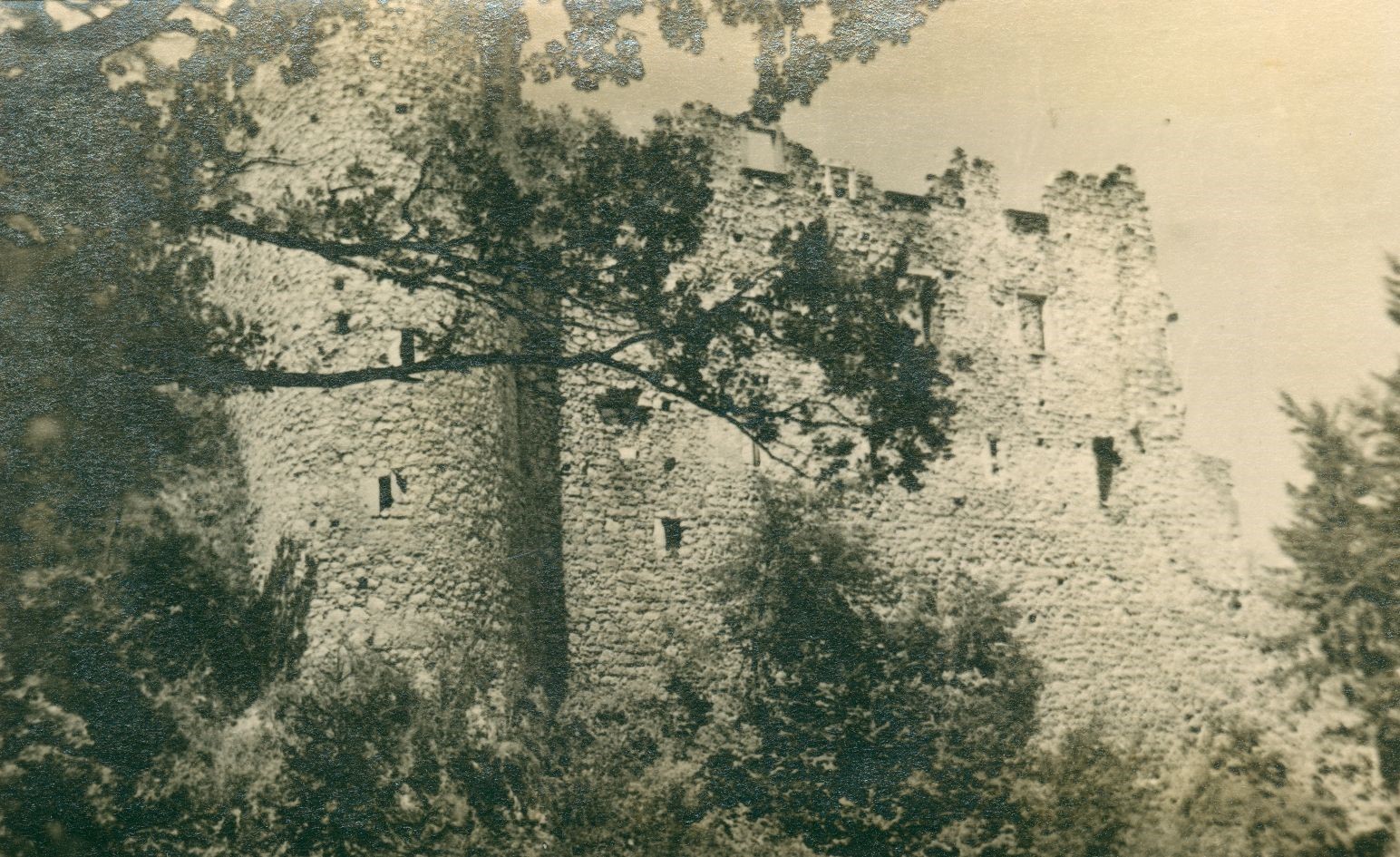 Vladimir Horvat, Samobor - Stari grad, zidine s polukružnom kulom