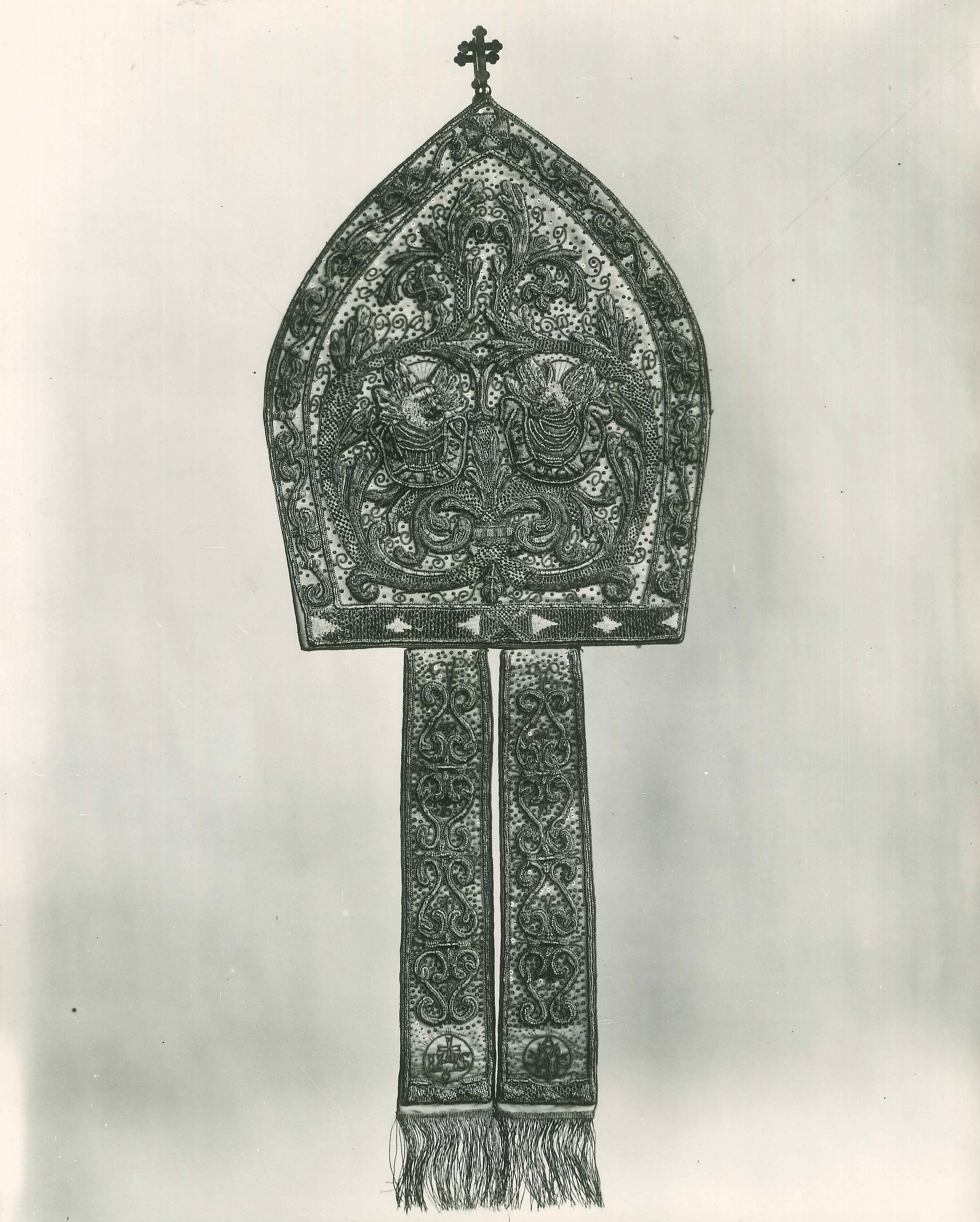 Vladimir Tkalčić, Zagreb - Zagrebačka katedrala - Mitra biskupa Mikulića (1688.-1694.) sa simbolima četiri evanđelista