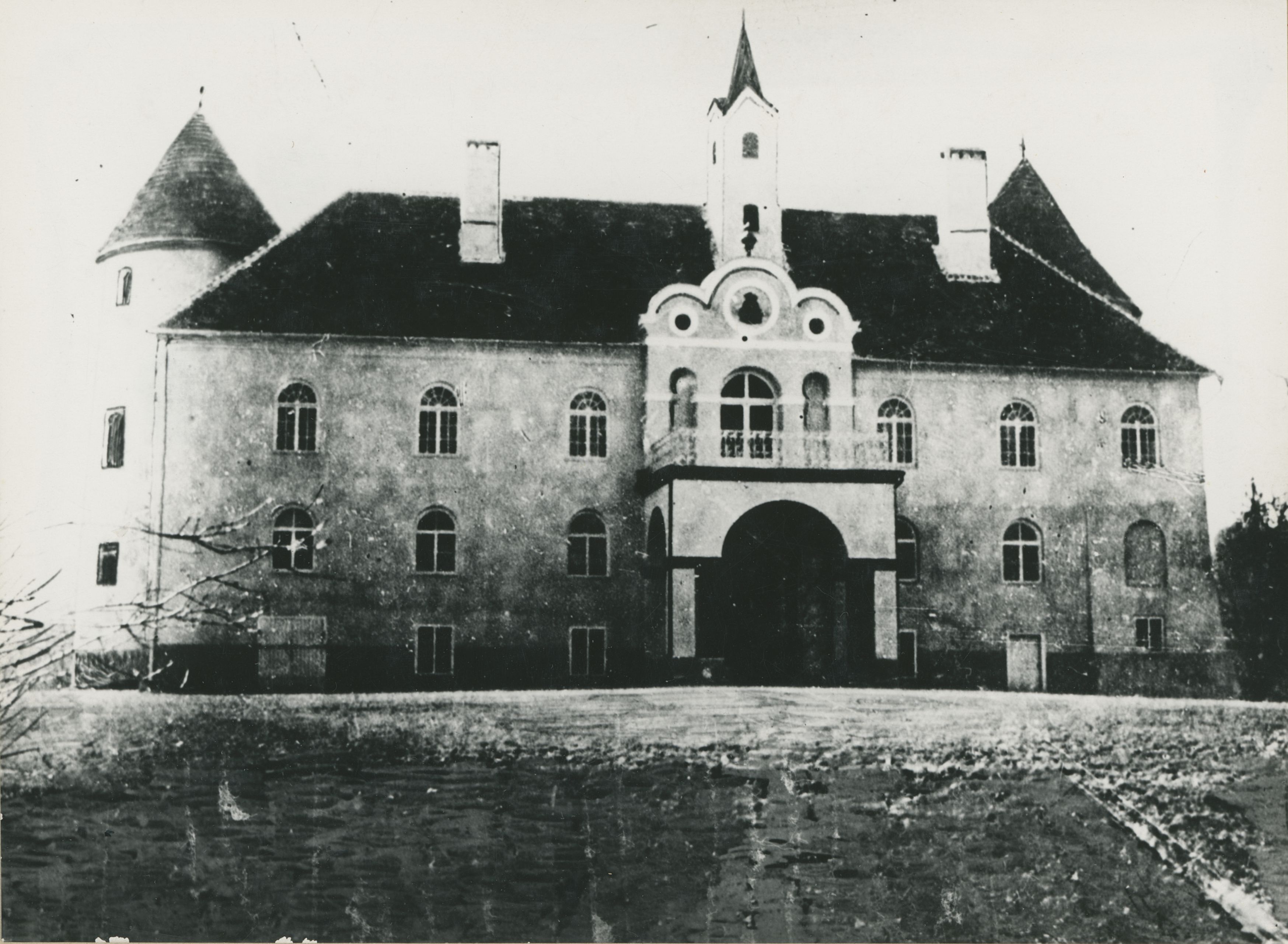 neutvrđen autor, Bisag - dvorac, glavno pročelje