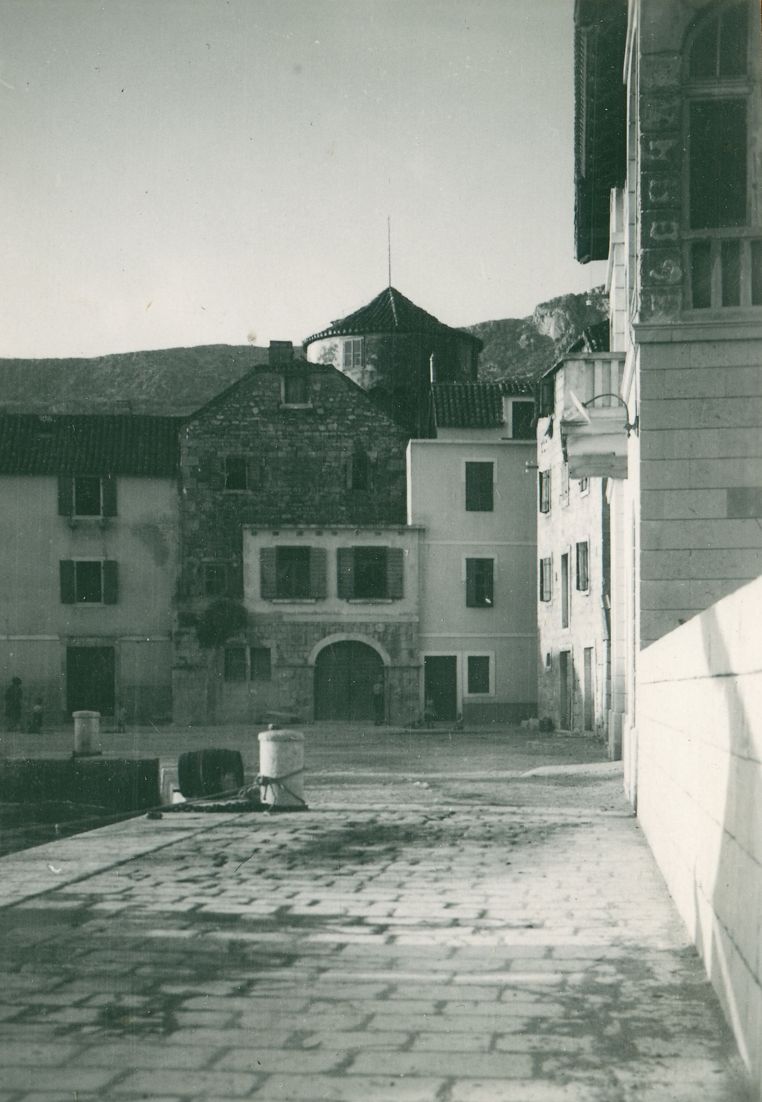 Većeslav Henneberg, Kaštel Kambelovac - Veduta mjesta, obala