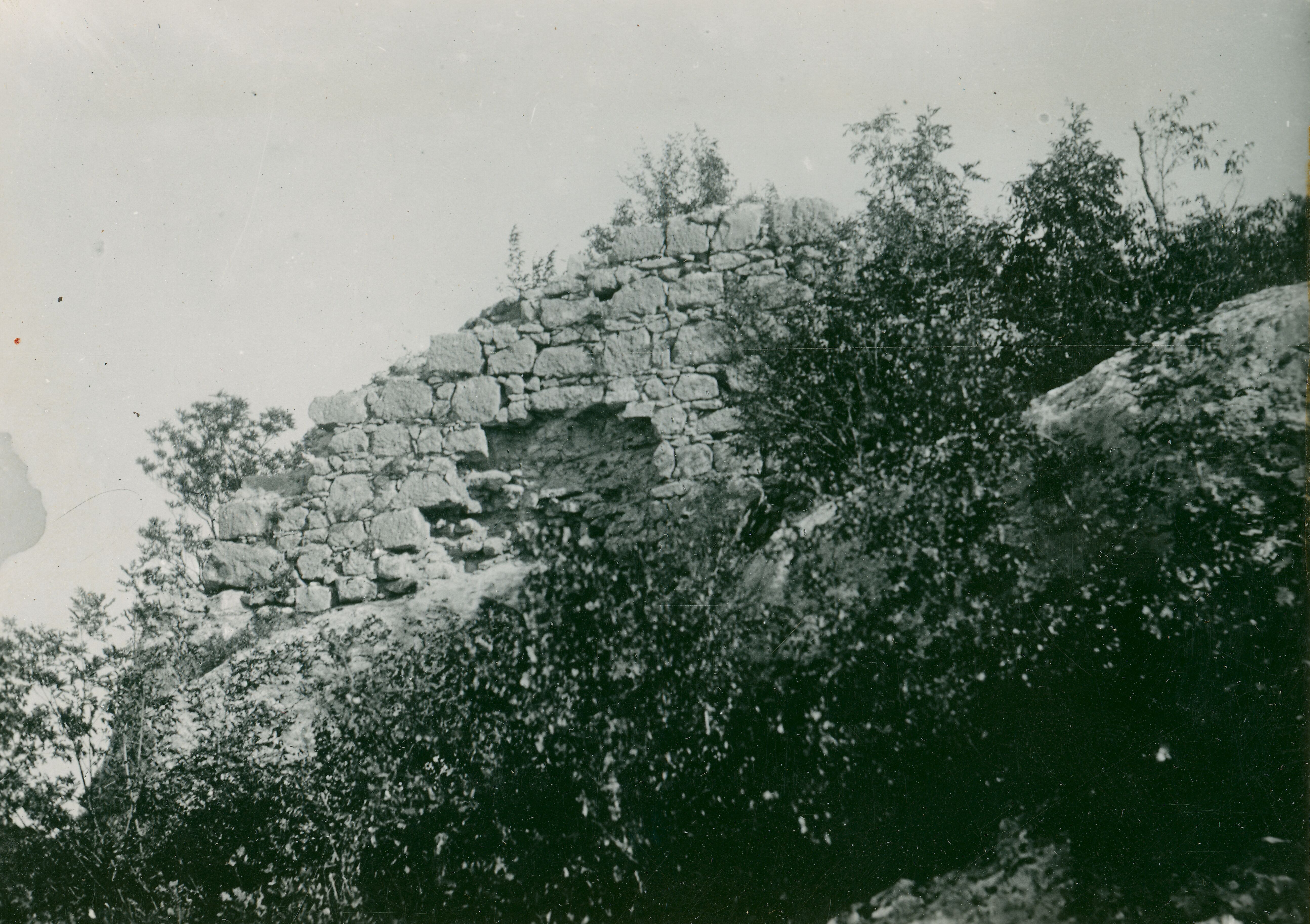 Većeslav Henneberg, Ostrovica kod Pazarišta - Grad, detalj zida, stanje 1922. g.